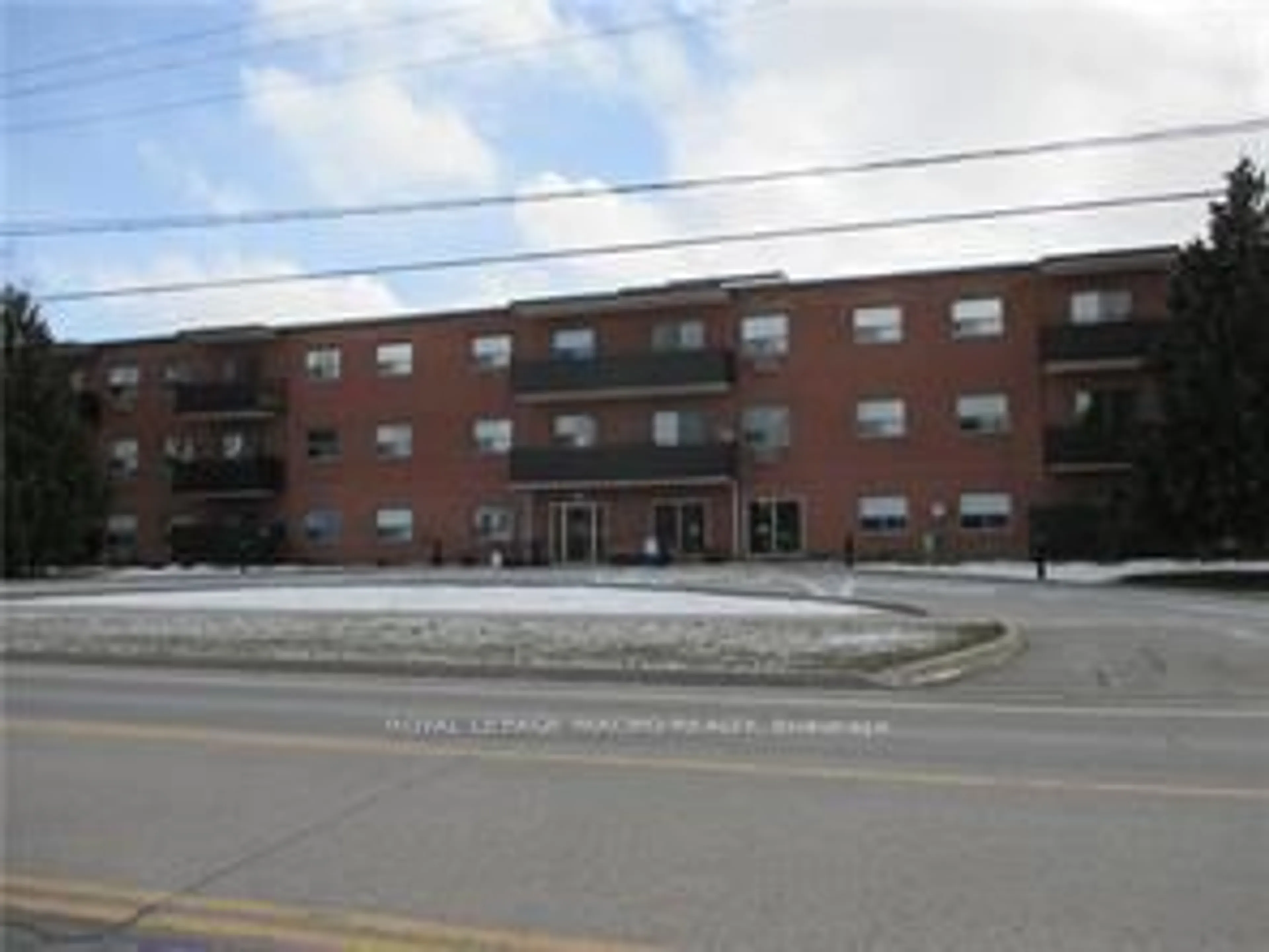 Unknown for 485 Thorold Rd #321, Welland Ontario L3C 3X1