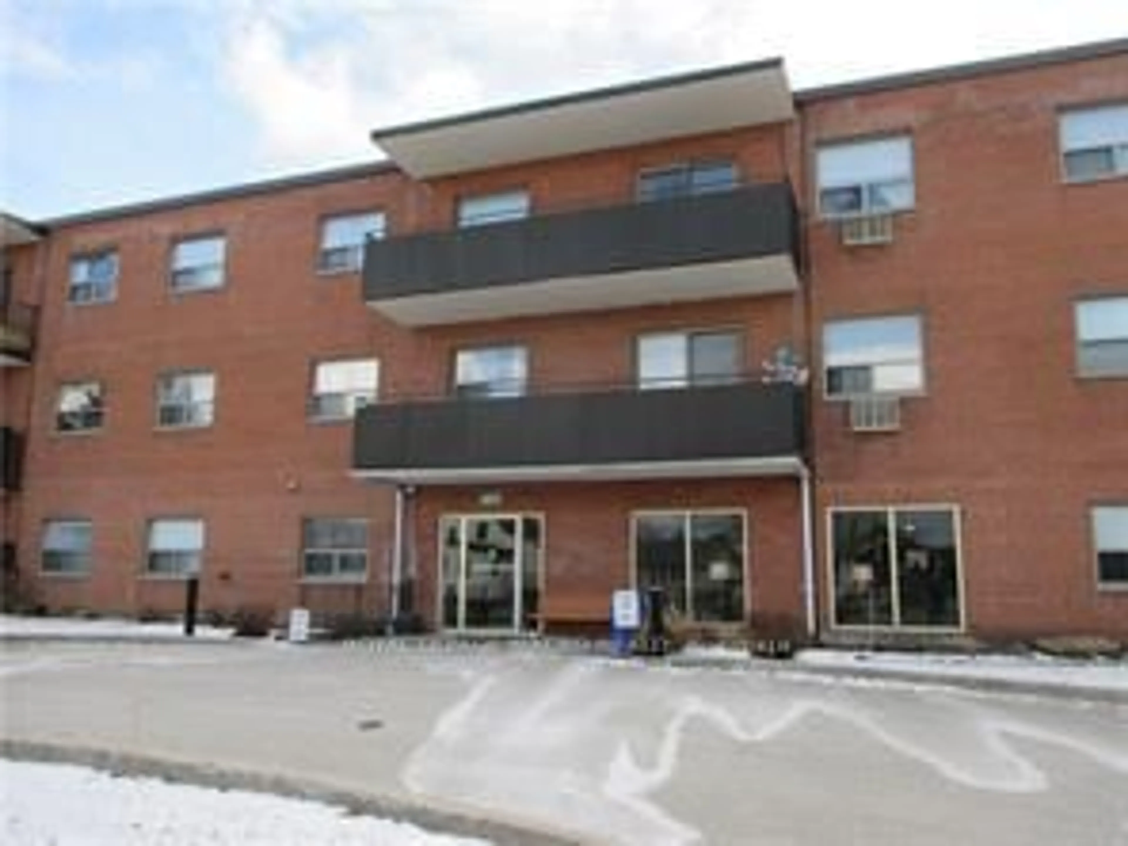 Patio, building for 485 Thorold Rd #321, Welland Ontario L3C 3X1