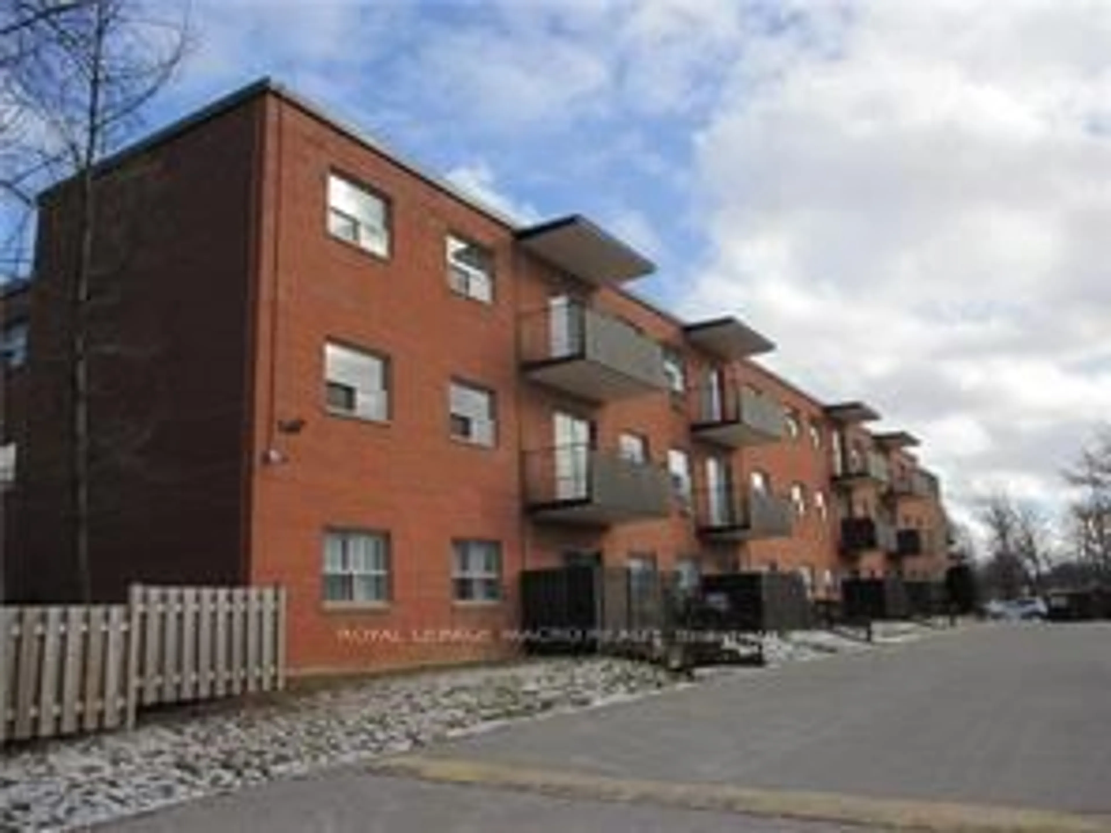 Unknown for 485 Thorold Rd #321, Welland Ontario L3C 3X1