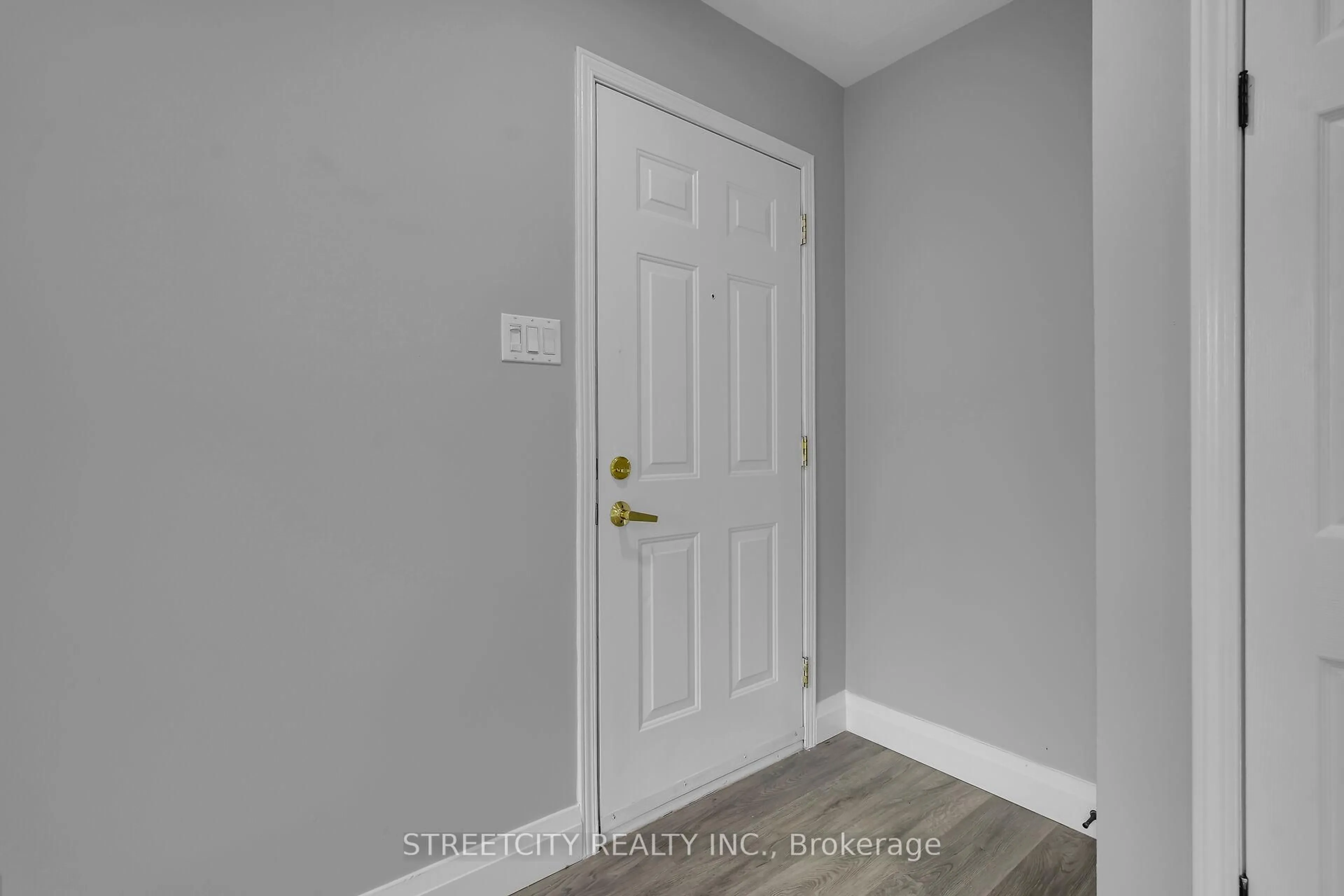 Indoor entryway for 43 Conway Dr, London South Ontario N6E 2H4