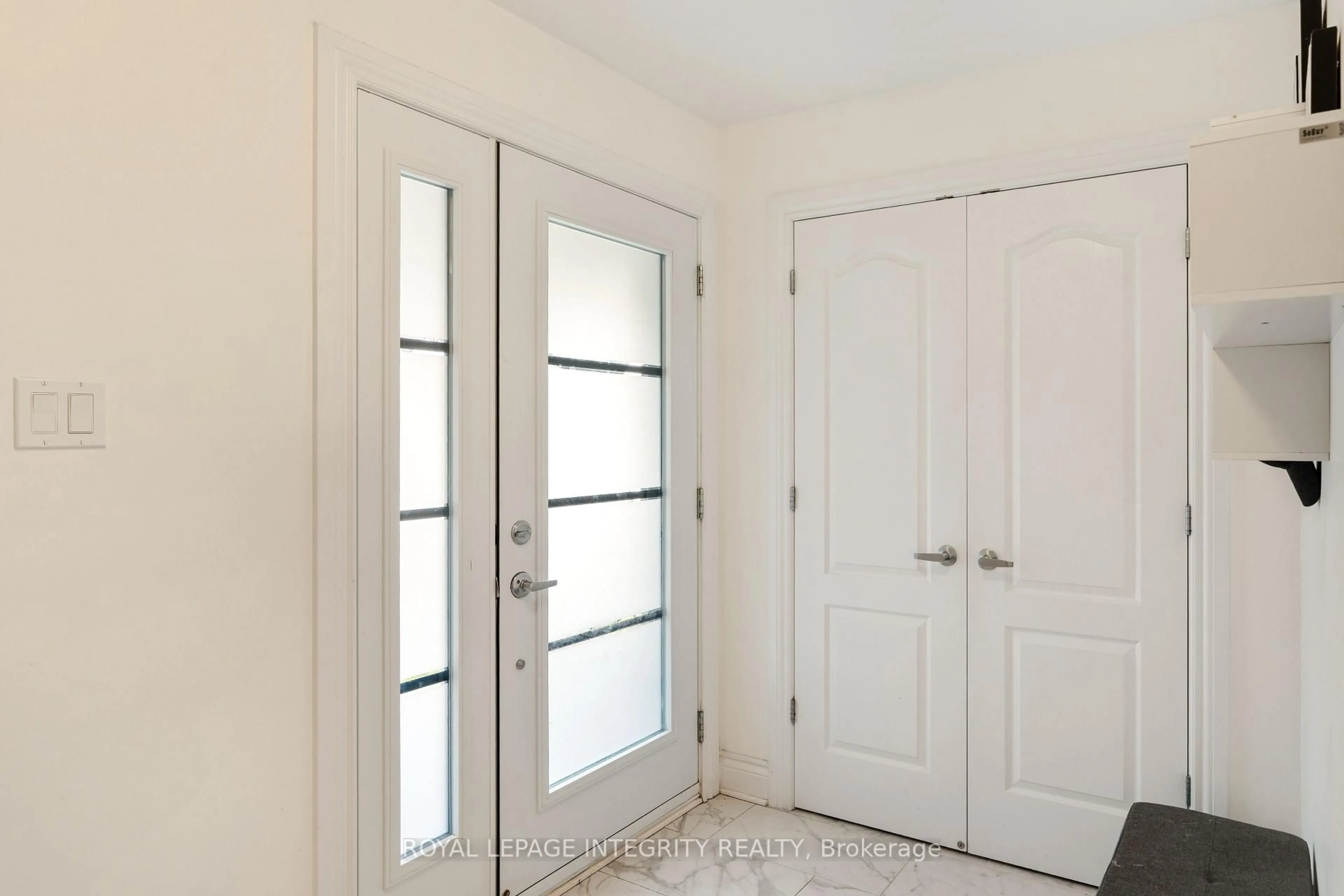 Indoor entryway for 166 Dion Ave, Clarence-Rockland Ontario K4K 0M2