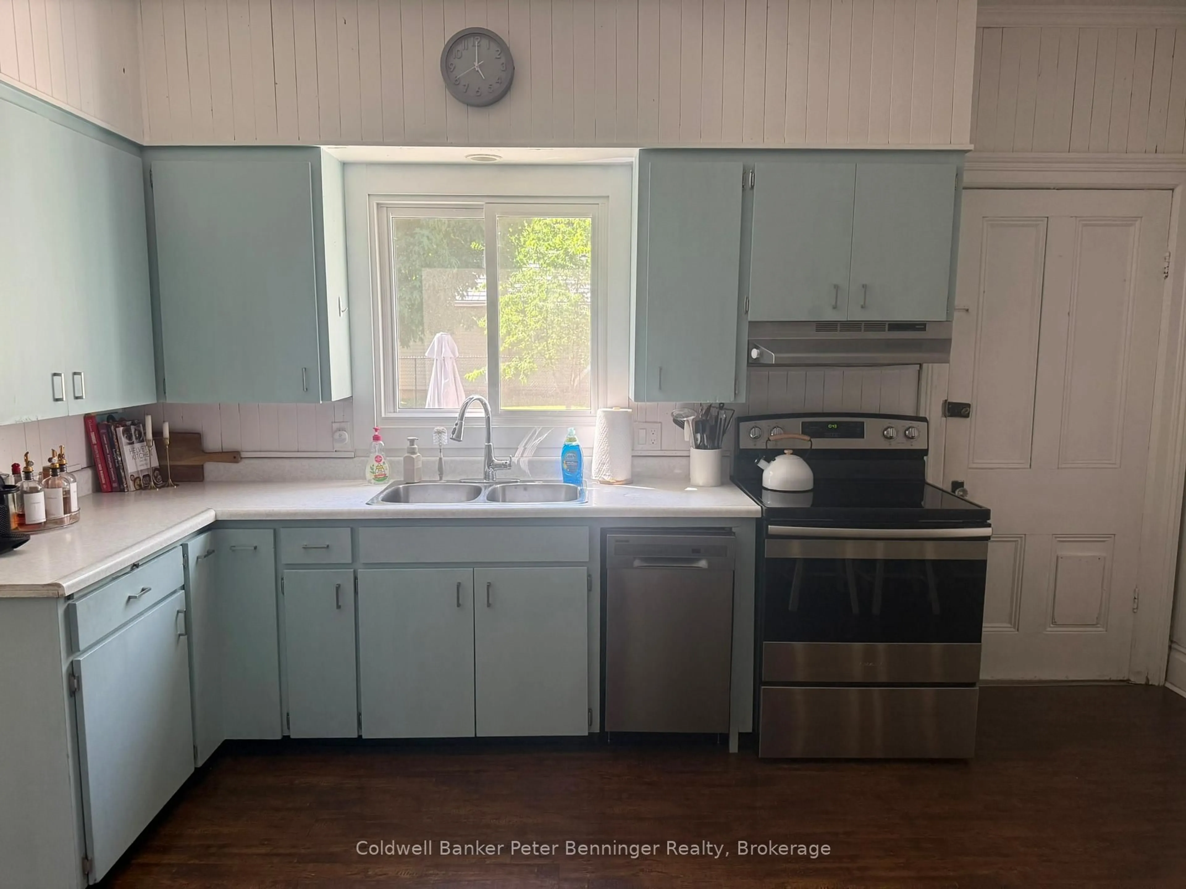 Standard kitchen, ceramic/tile floor for 207 Joseph St, Brockton Ontario N0G 2V0