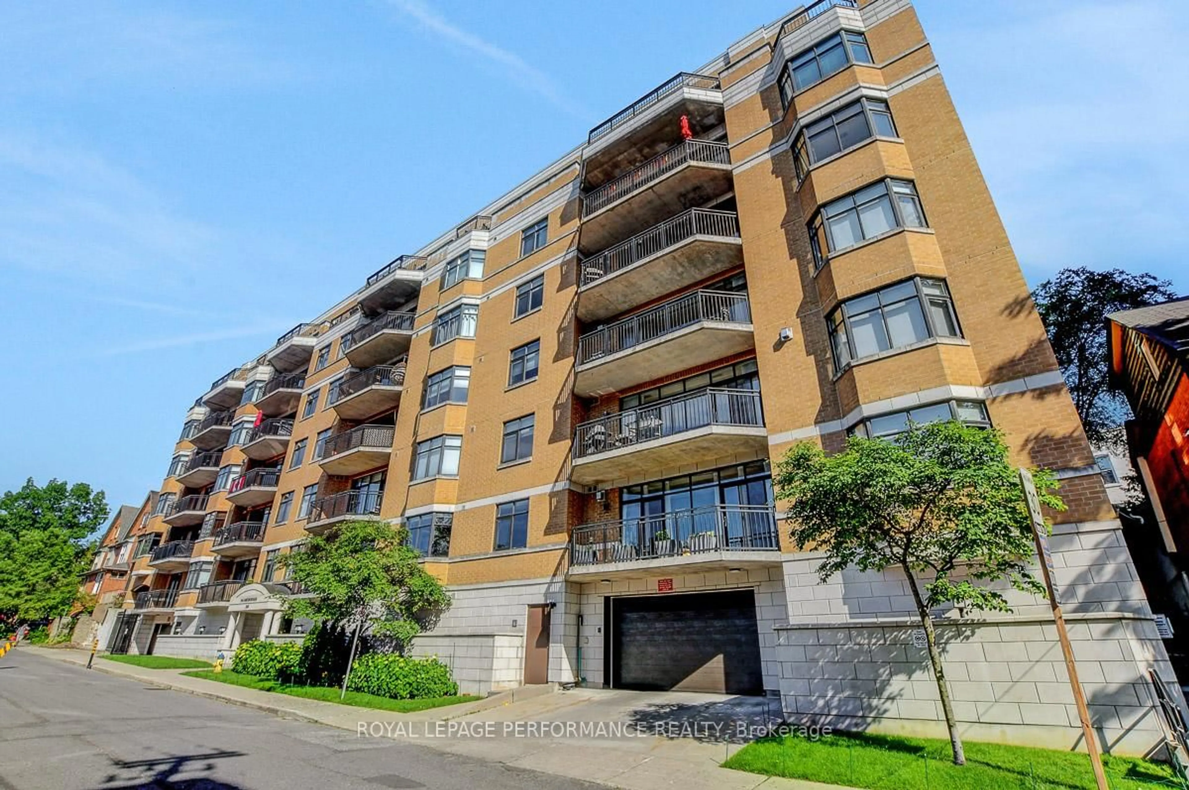A pic from outside/outdoor area/front of a property/back of a property/a pic from drone, building for 260 Besserer St #PH2, Ottawa Ontario K1N 1J3
