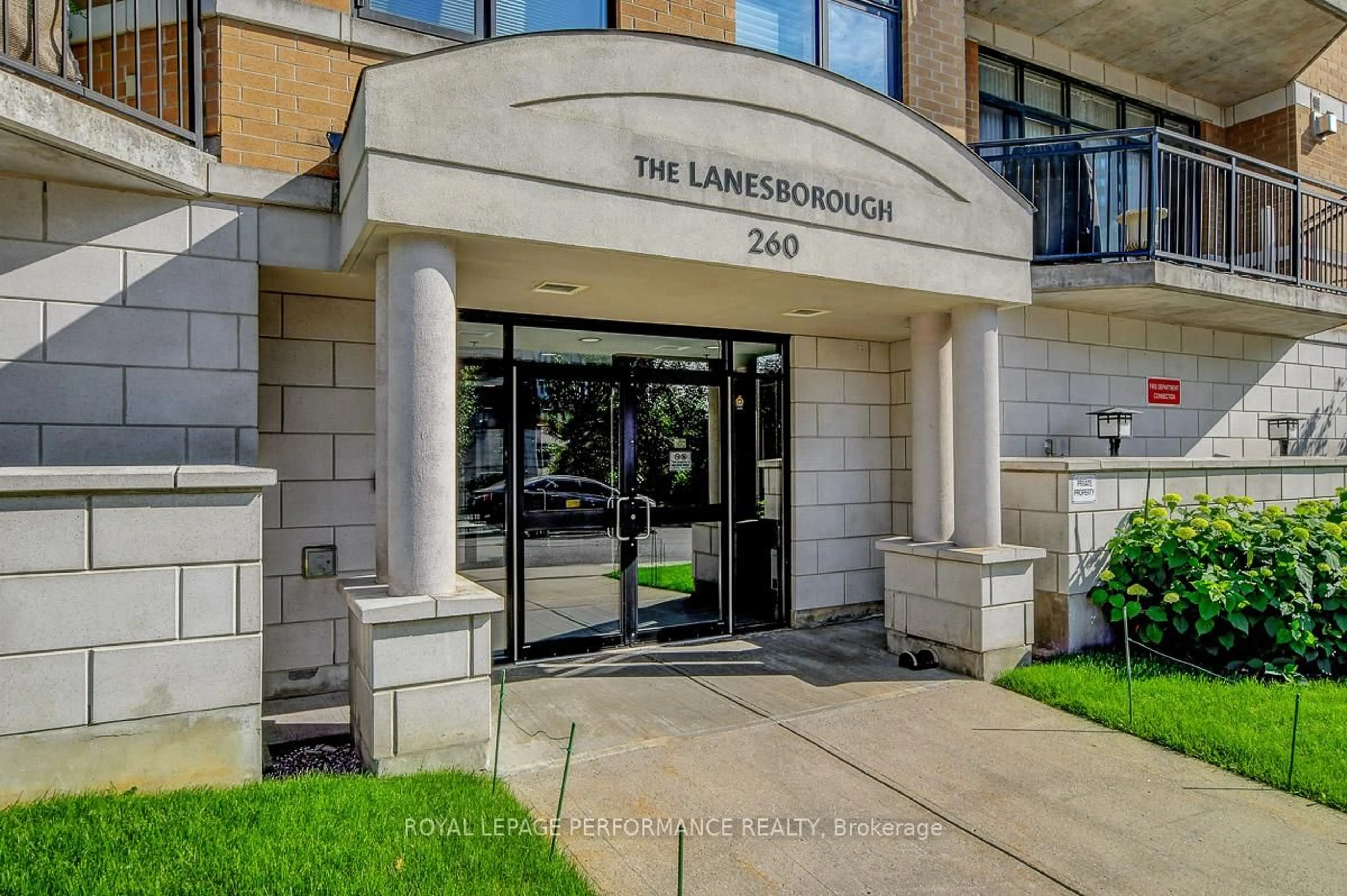 Indoor foyer for 260 Besserer St #PH2, Ottawa Ontario K1N 1J3