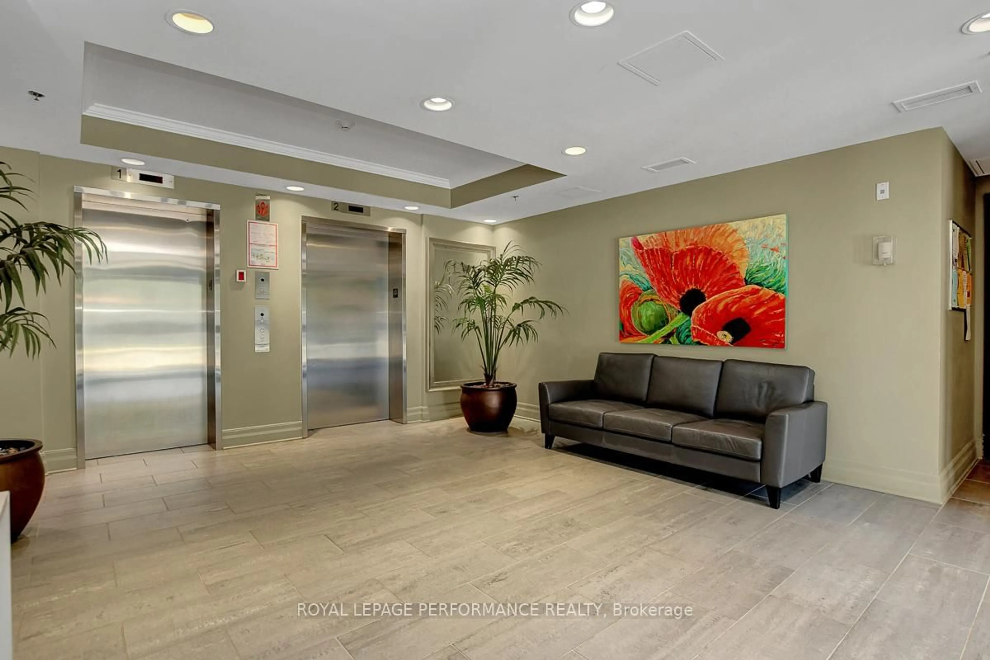 Lobby for 260 Besserer St #PH2, Ottawa Ontario K1N 1J3