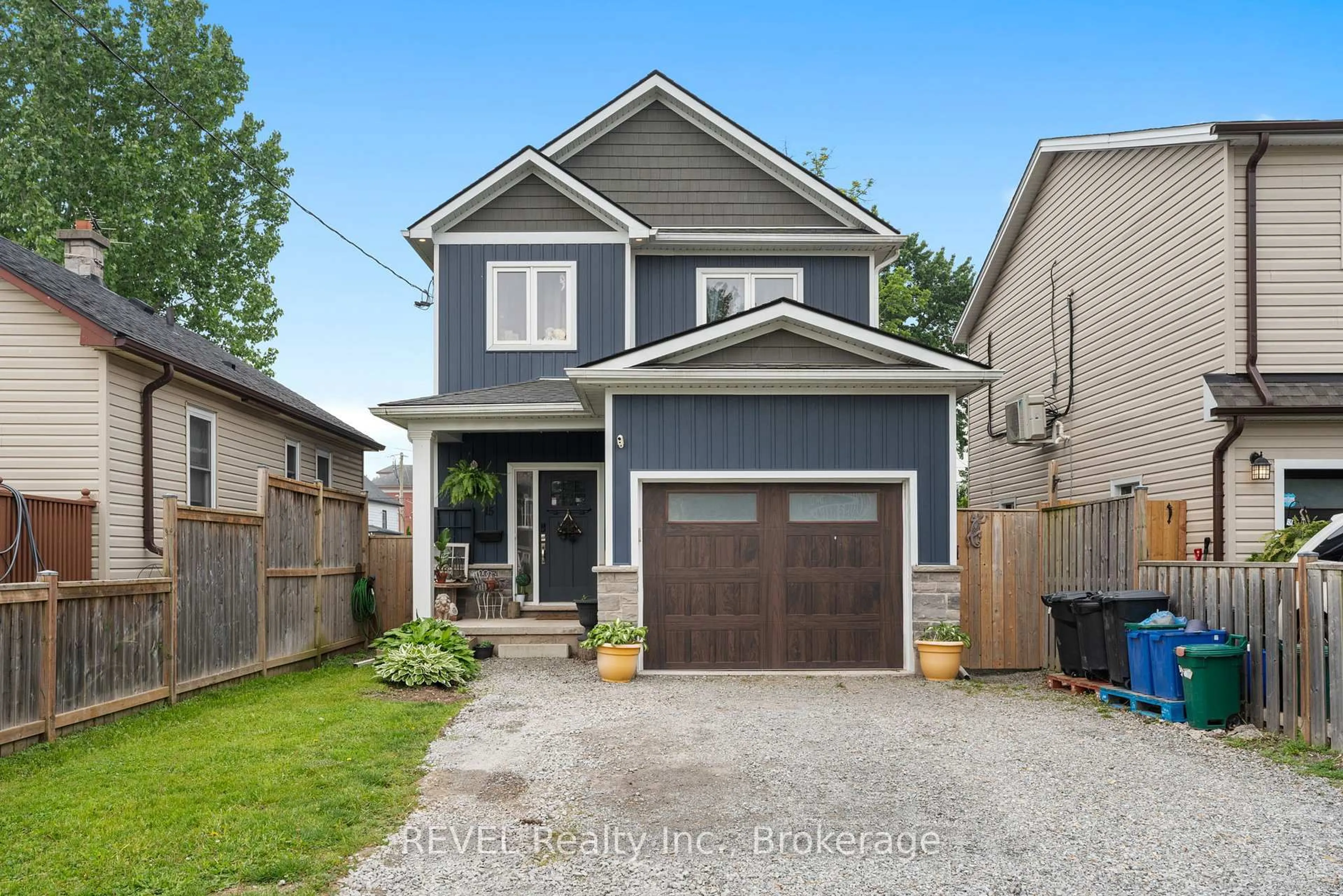 Home with vinyl exterior material, street for 15 Erie St, Welland Ontario L3B 5J6