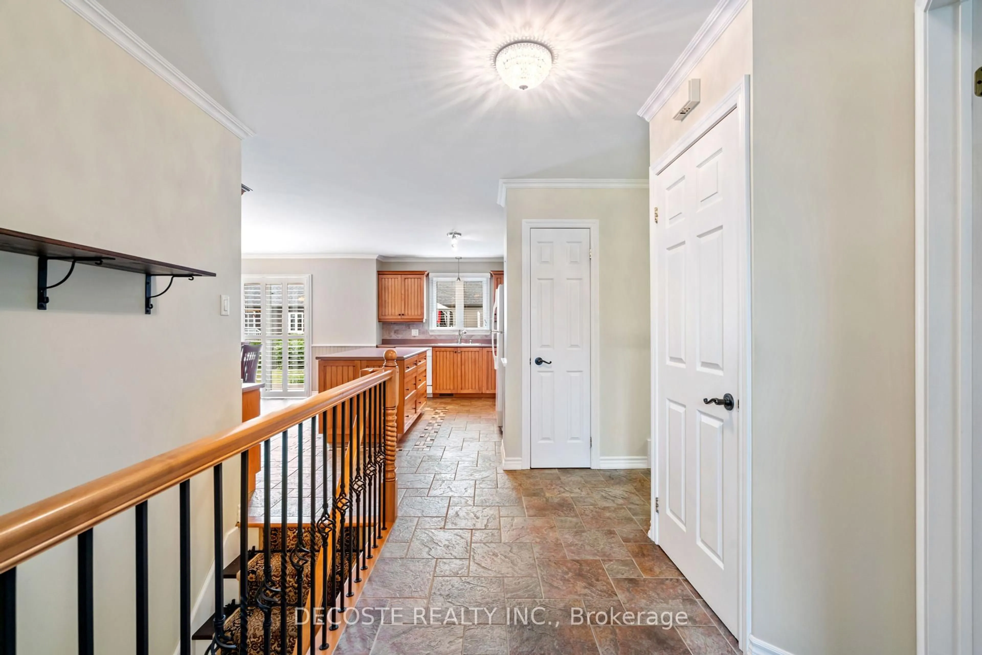 Indoor entryway for 119 St George St, North Glengarry Ontario K0C 1A0