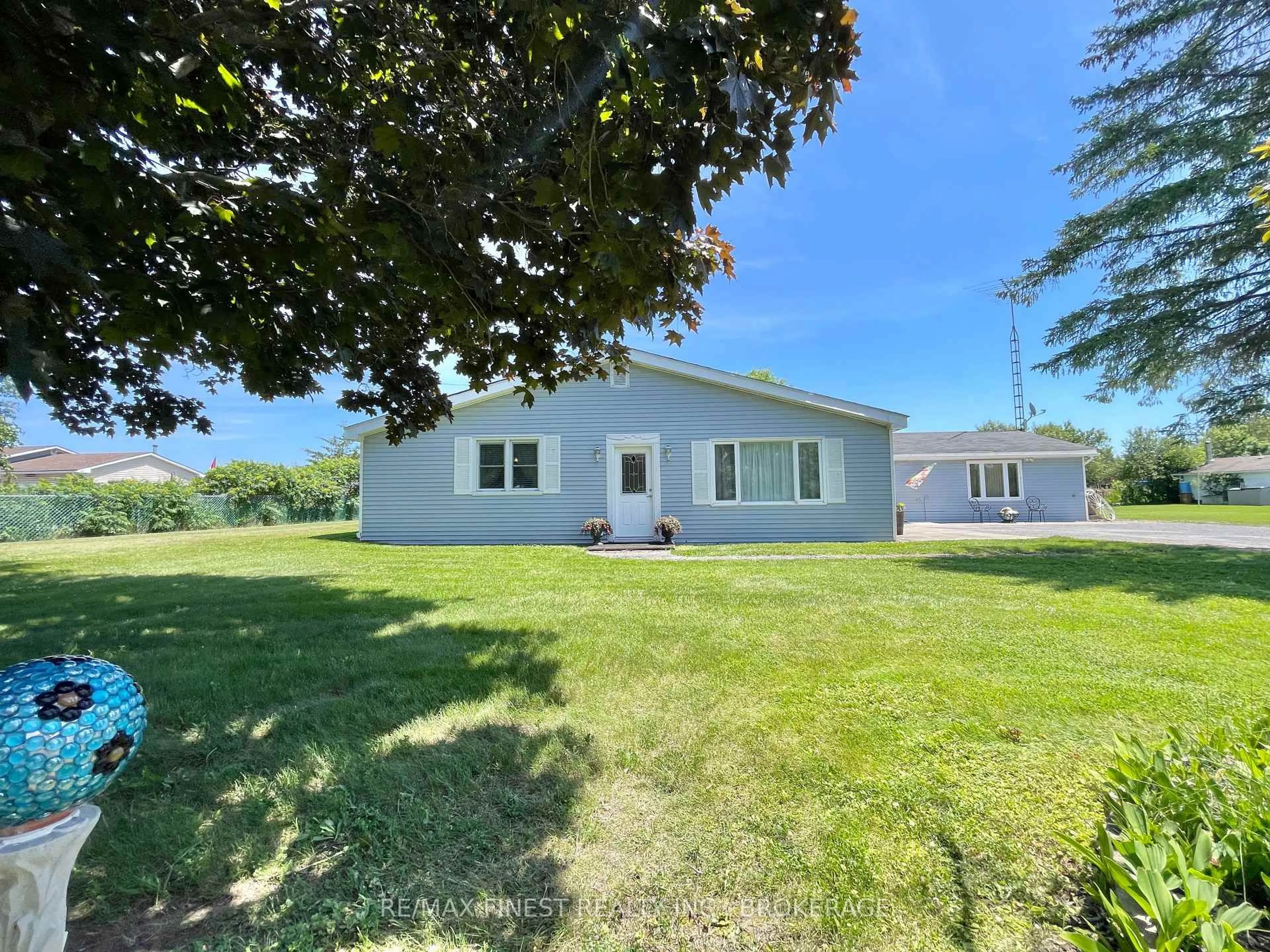 A pic from outside/outdoor area/front of a property/back of a property/a pic from drone, water/lake/river/ocean view for 609 Millhaven Rd, Bissett Creek Ontario K0H 2H0