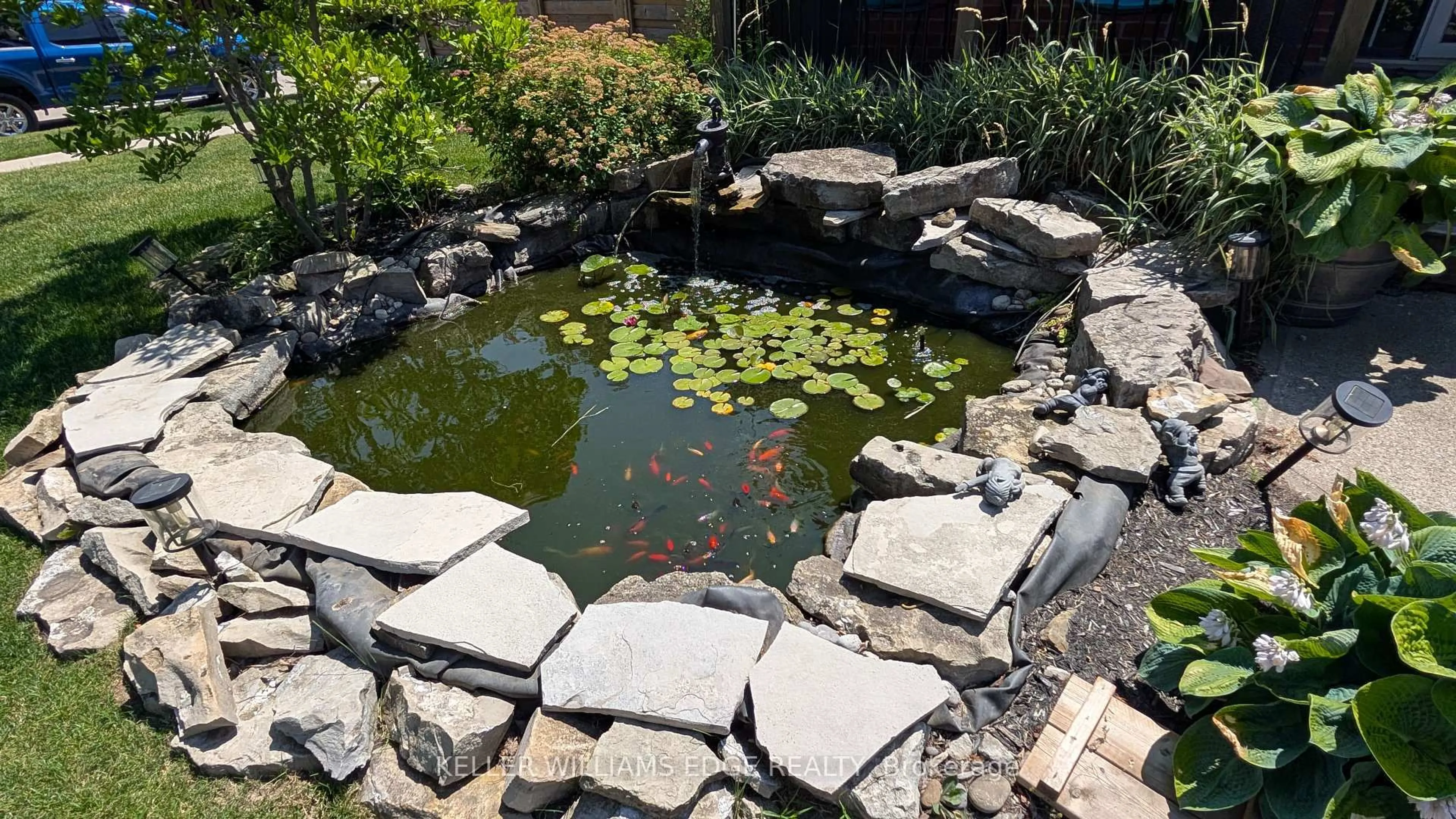 Patio, water/lake/river/ocean view for 2 Bronte Crt, Hamilton Ontario L9H 7N2