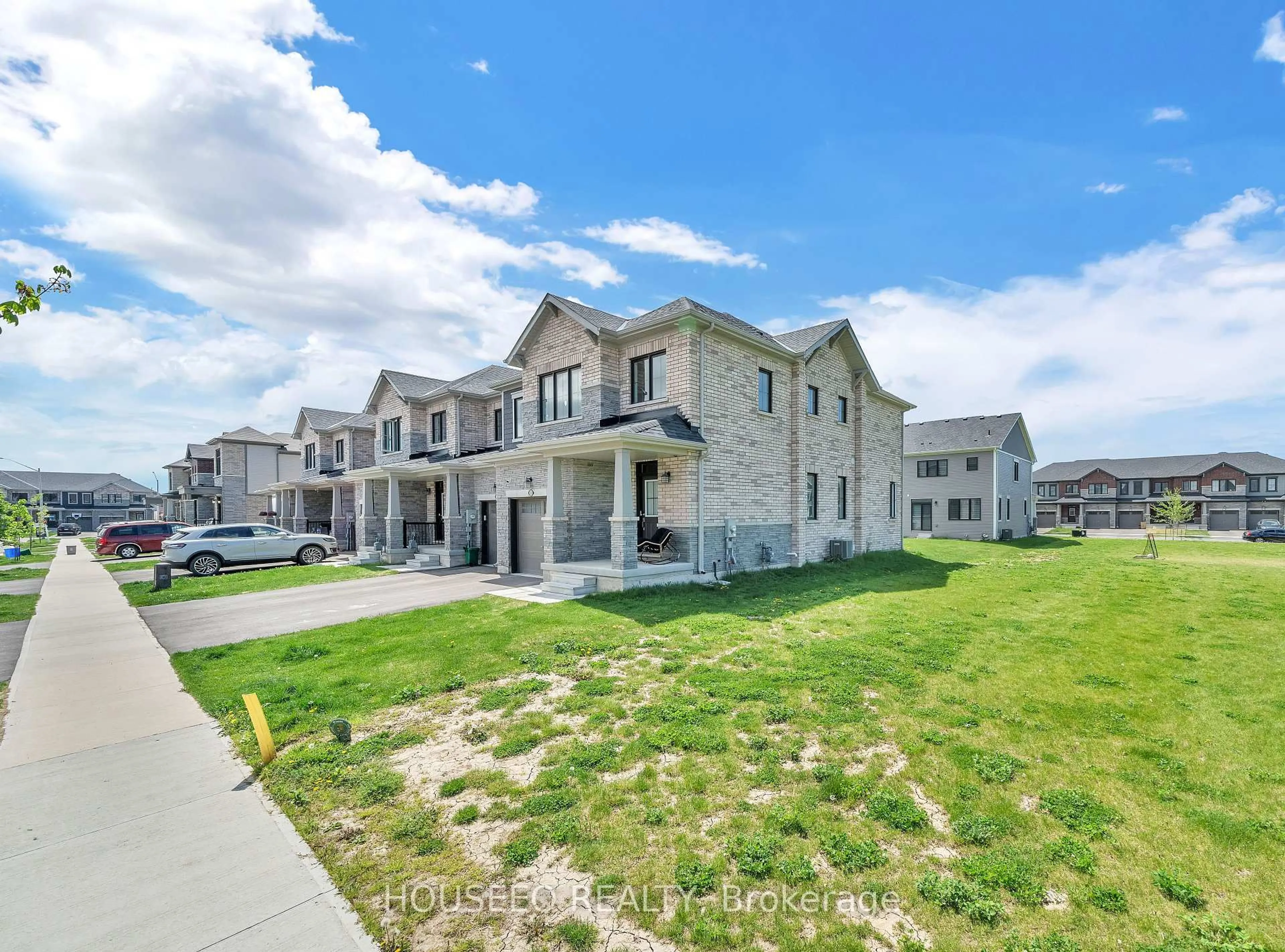 A pic from outside/outdoor area/front of a property/back of a property/a pic from drone, street for 35 CONCORD Dr, Thorold Ontario L2V 0K8