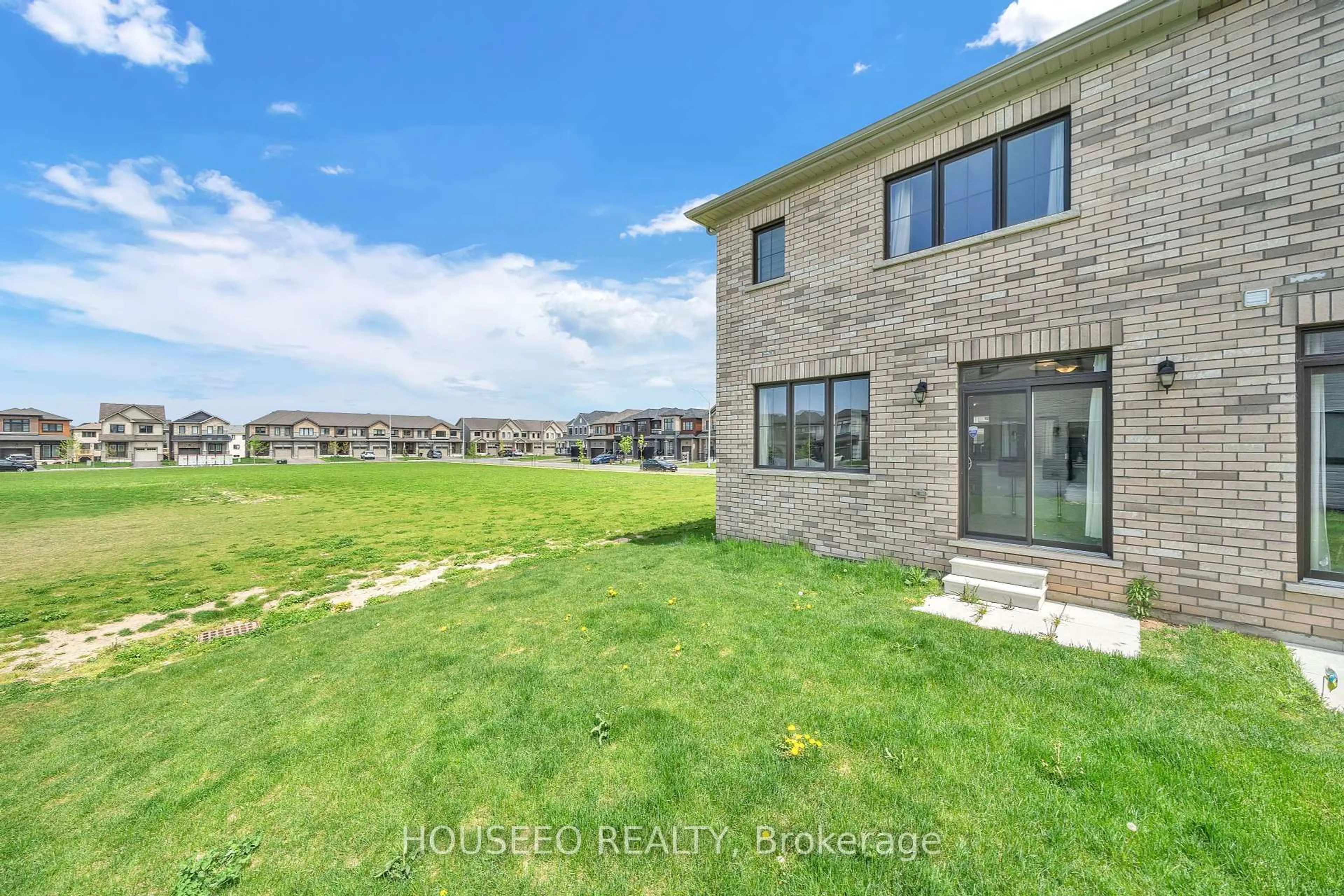 A pic from outside/outdoor area/front of a property/back of a property/a pic from drone, water/lake/river/ocean view for 35 CONCORD Dr, Thorold Ontario L2V 0K8