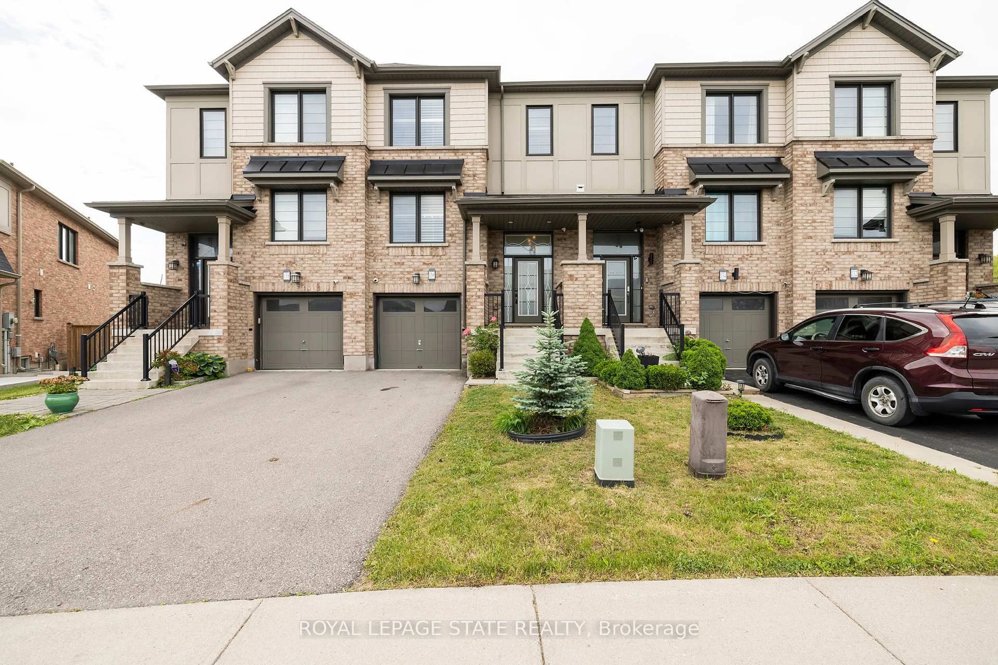 A pic from outside/outdoor area/front of a property/back of a property/a pic from drone, street for 136 Crafter Cres, Hamilton Ontario L8J 0H8