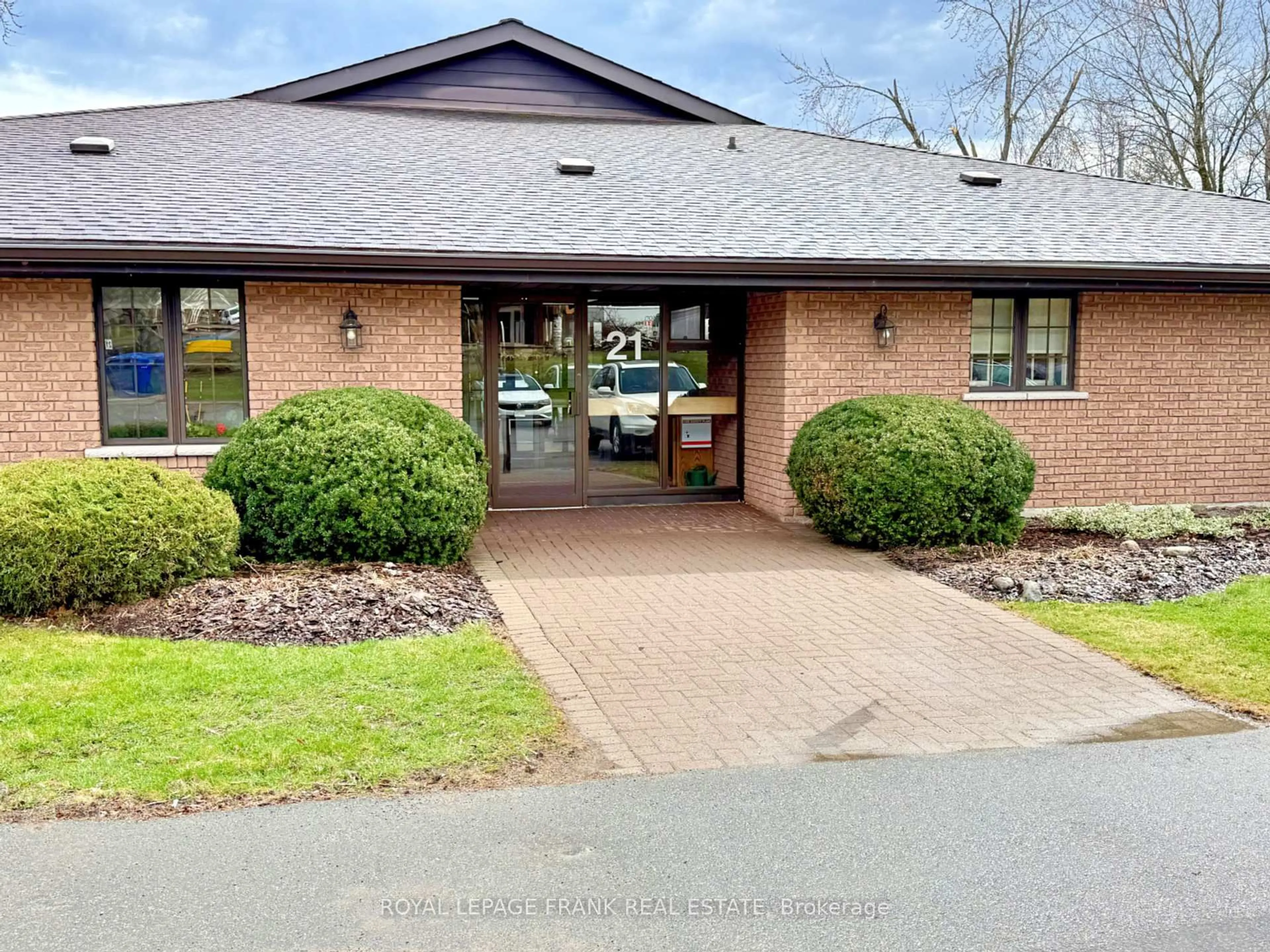 Indoor foyer for 21 Paddock Wood #1, Peterborough East Ontario K9H 7H2
