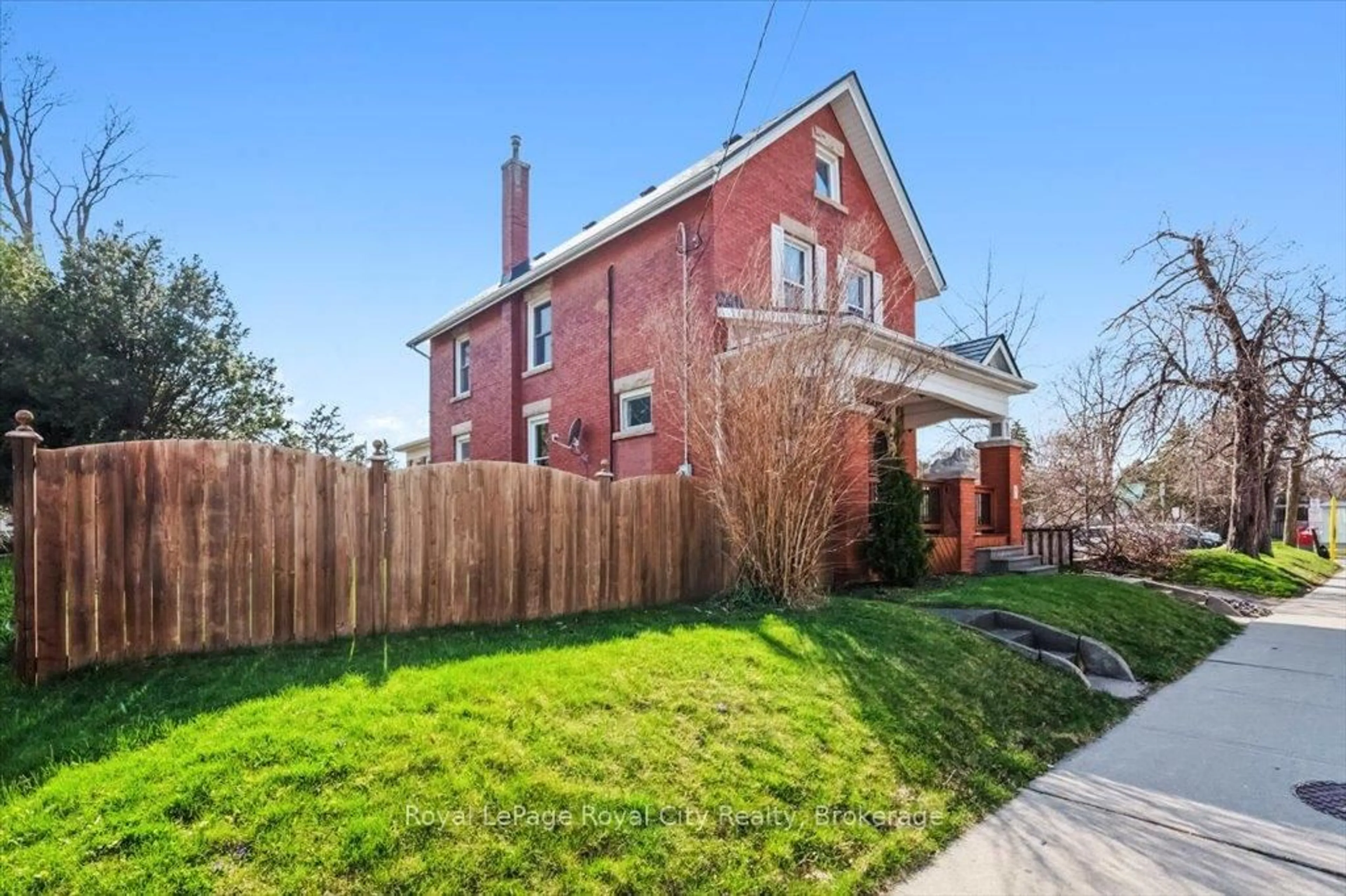 Home with brick exterior material, street for 572 Woolwich St, Guelph Ontario N1H 3Y2