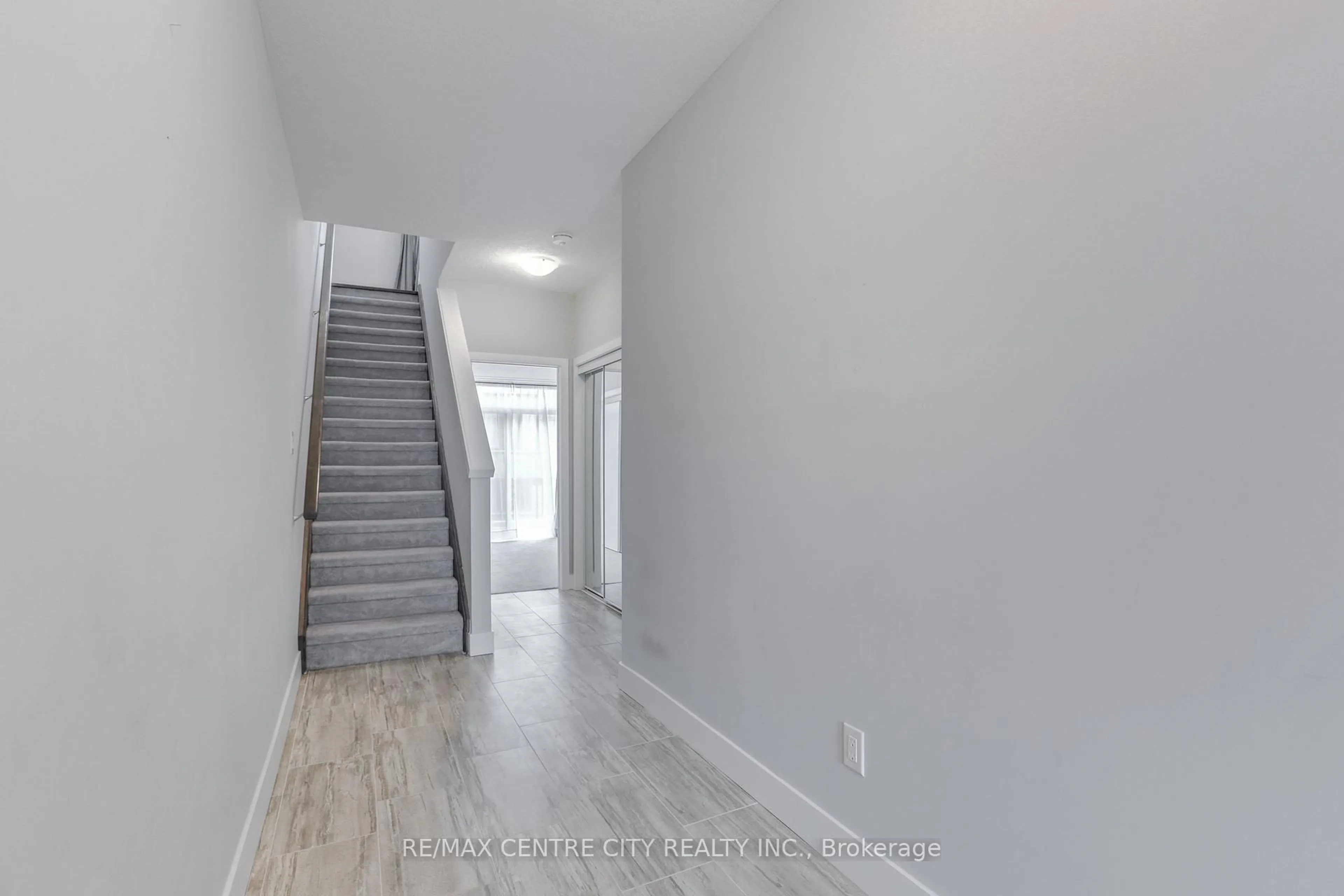 Unknown for 2070 Meadowgate Blvd #106, London South Ontario N6M 1C6