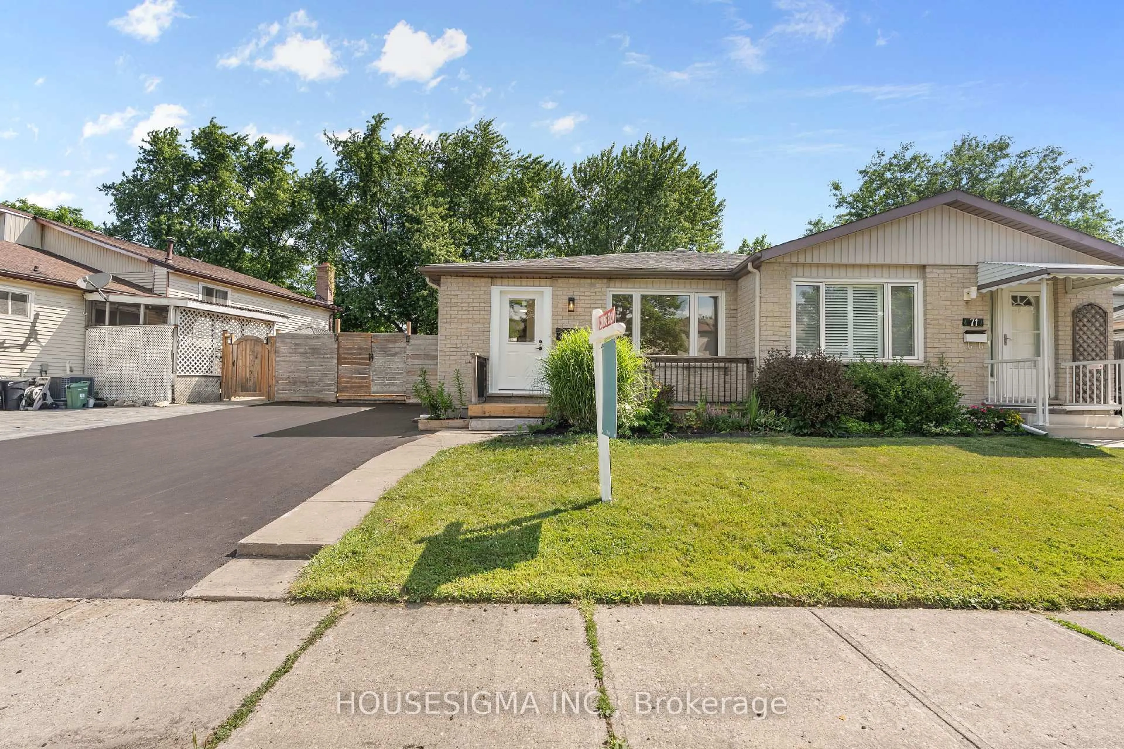 A pic from outside/outdoor area/front of a property/back of a property/a pic from drone, street for 69 Adswood Rd, London South Ontario N6E 2W2
