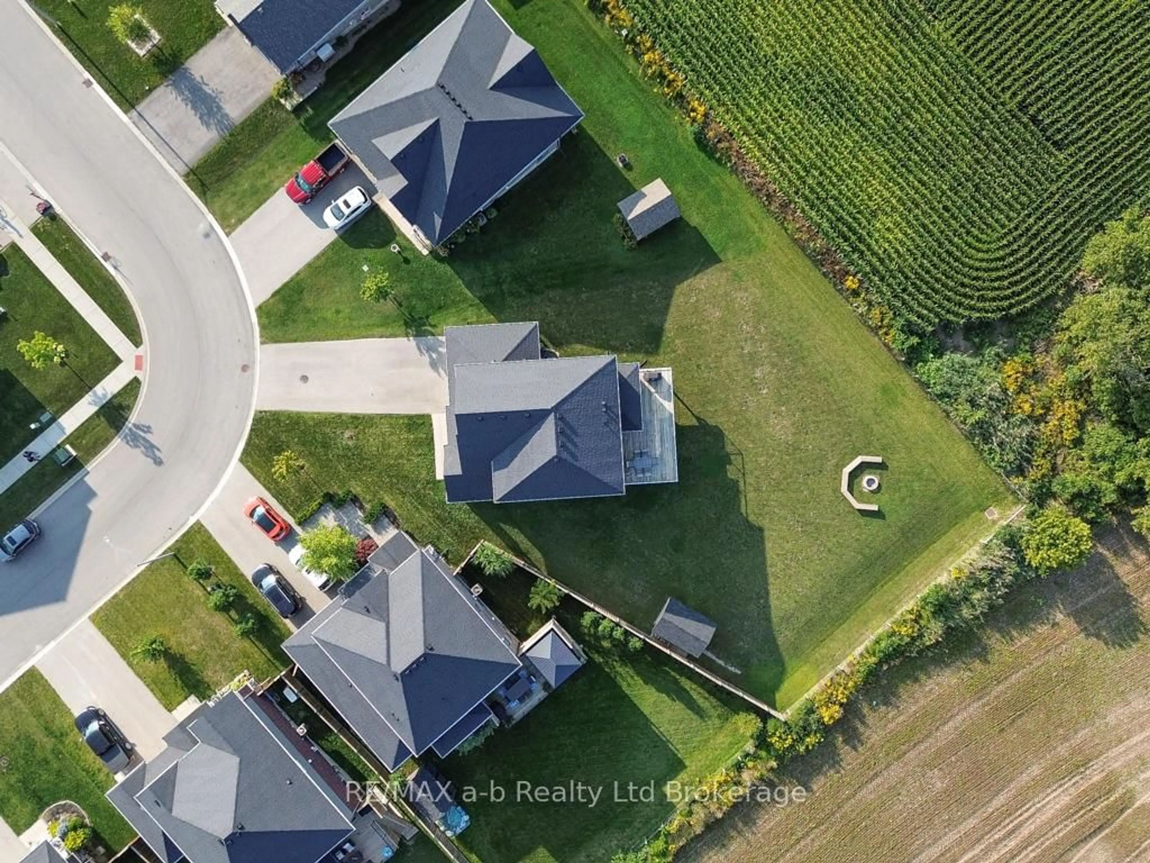 A pic from outside/outdoor area/front of a property/back of a property/a pic from drone, street for 307 Poldon Dr, Norwich Ontario N0J 1P0