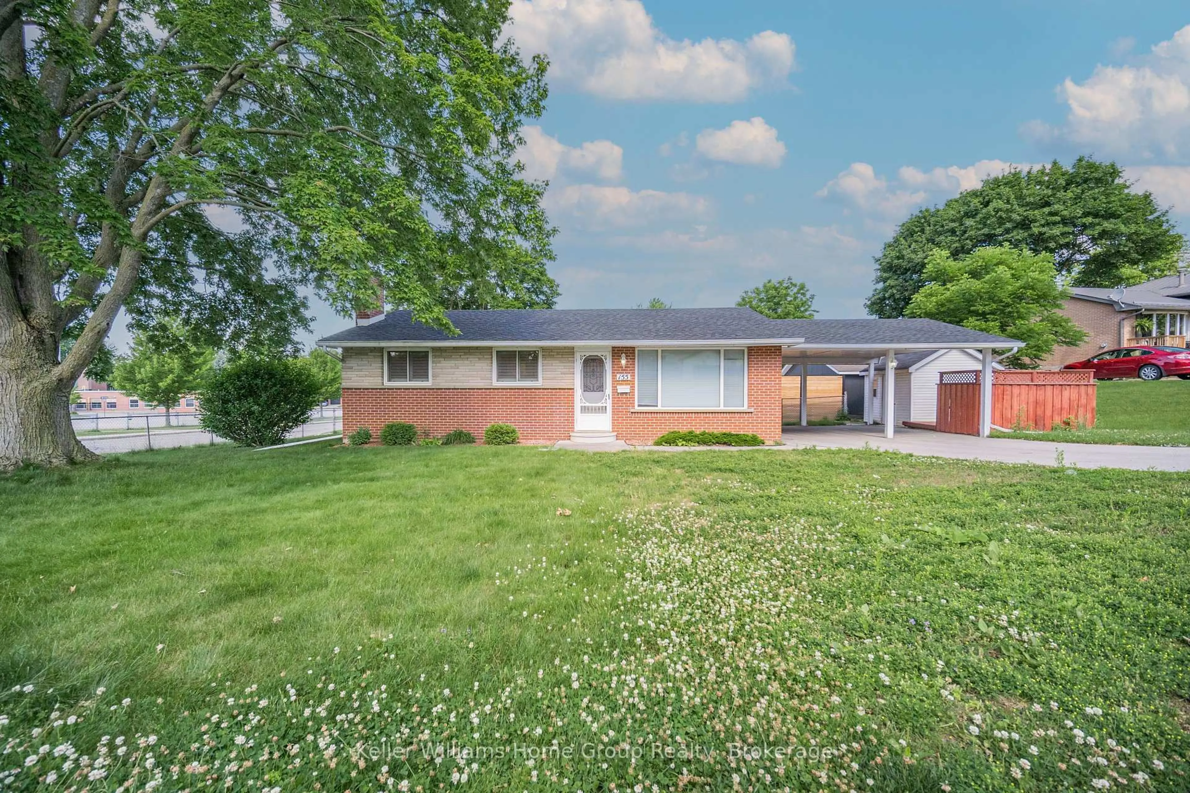 A pic from outside/outdoor area/front of a property/back of a property/a pic from drone, street for 155 Berwick St, Woodstock Ontario N4S 7L6