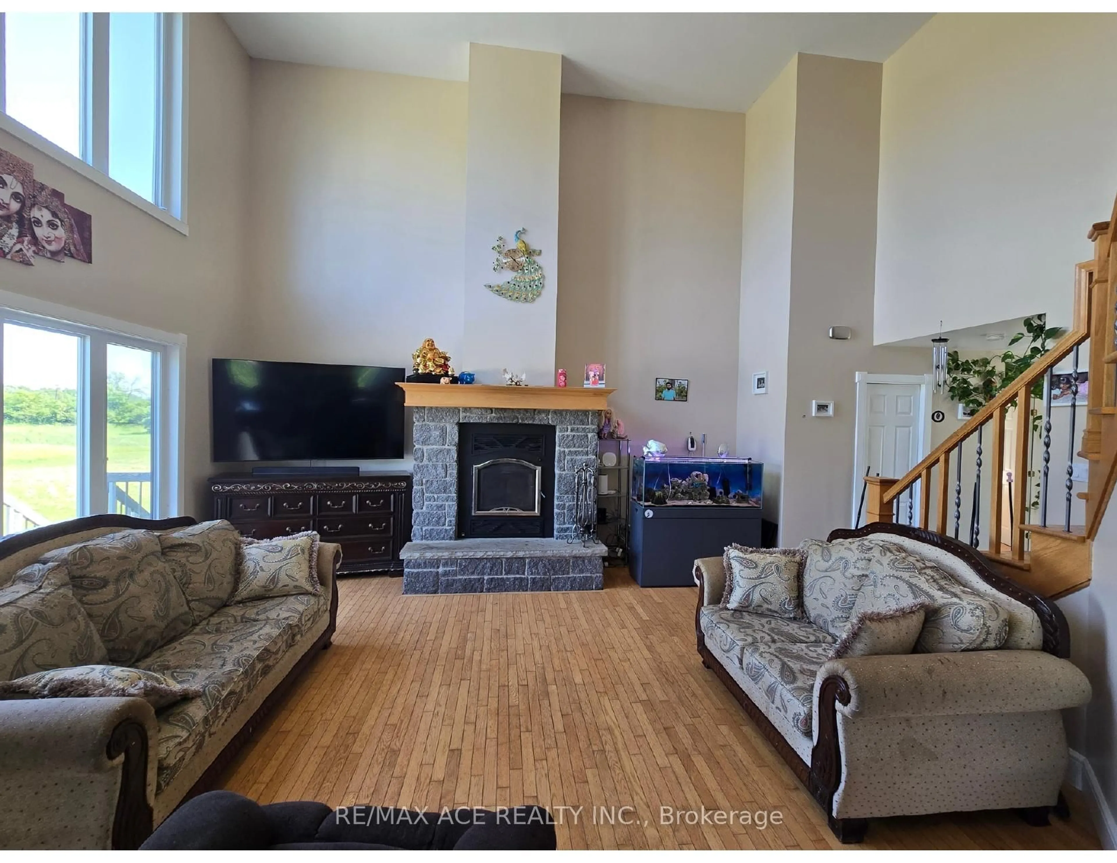 Living room with furniture, unknown for 13981 Anderson Rd, South Dundas Ontario K0C 1X0