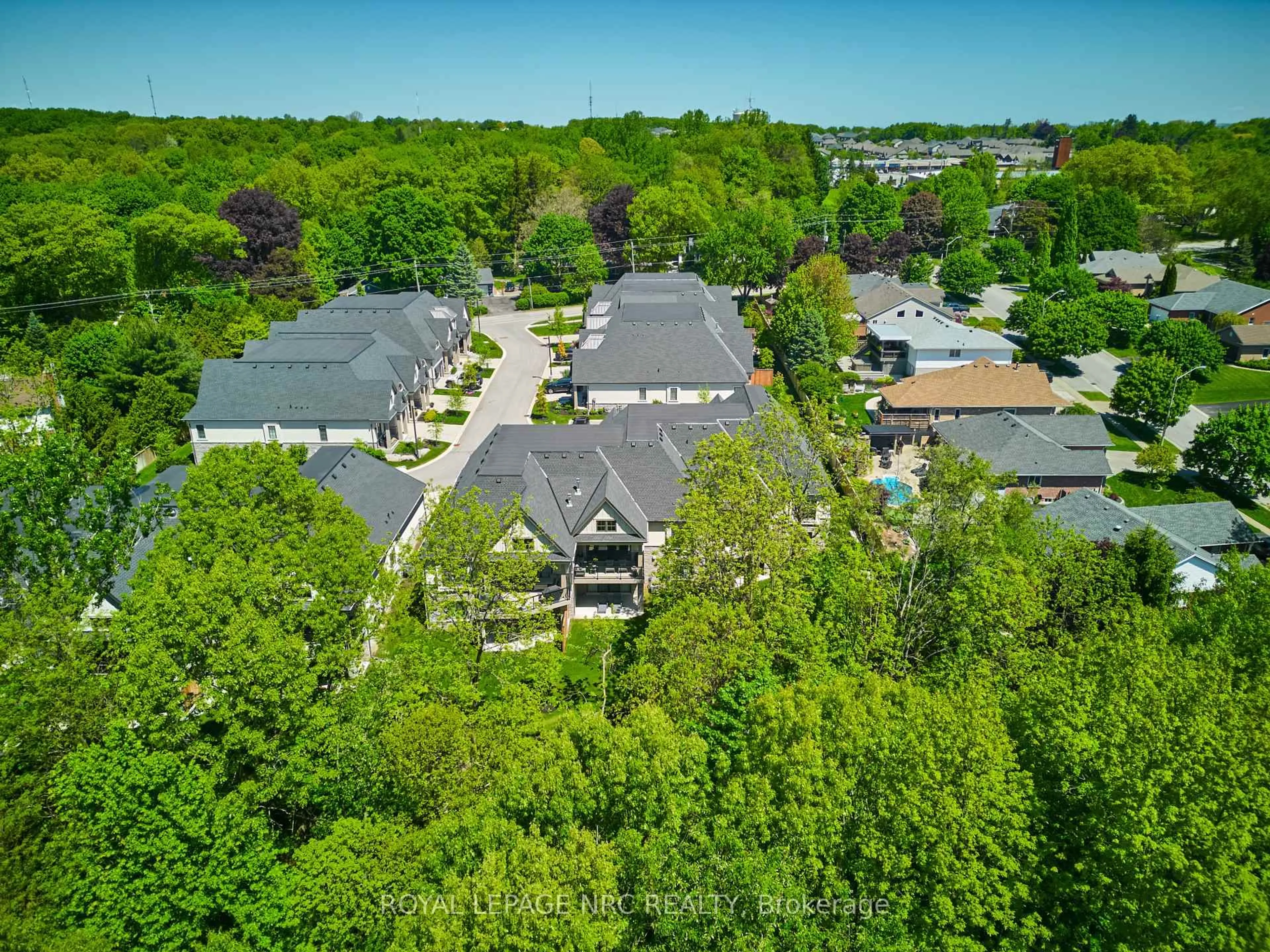 A pic from outside/outdoor area/front of a property/back of a property/a pic from drone, unknown for 190 CANBORO Rd #18, Pelham Ontario L0S 1E0