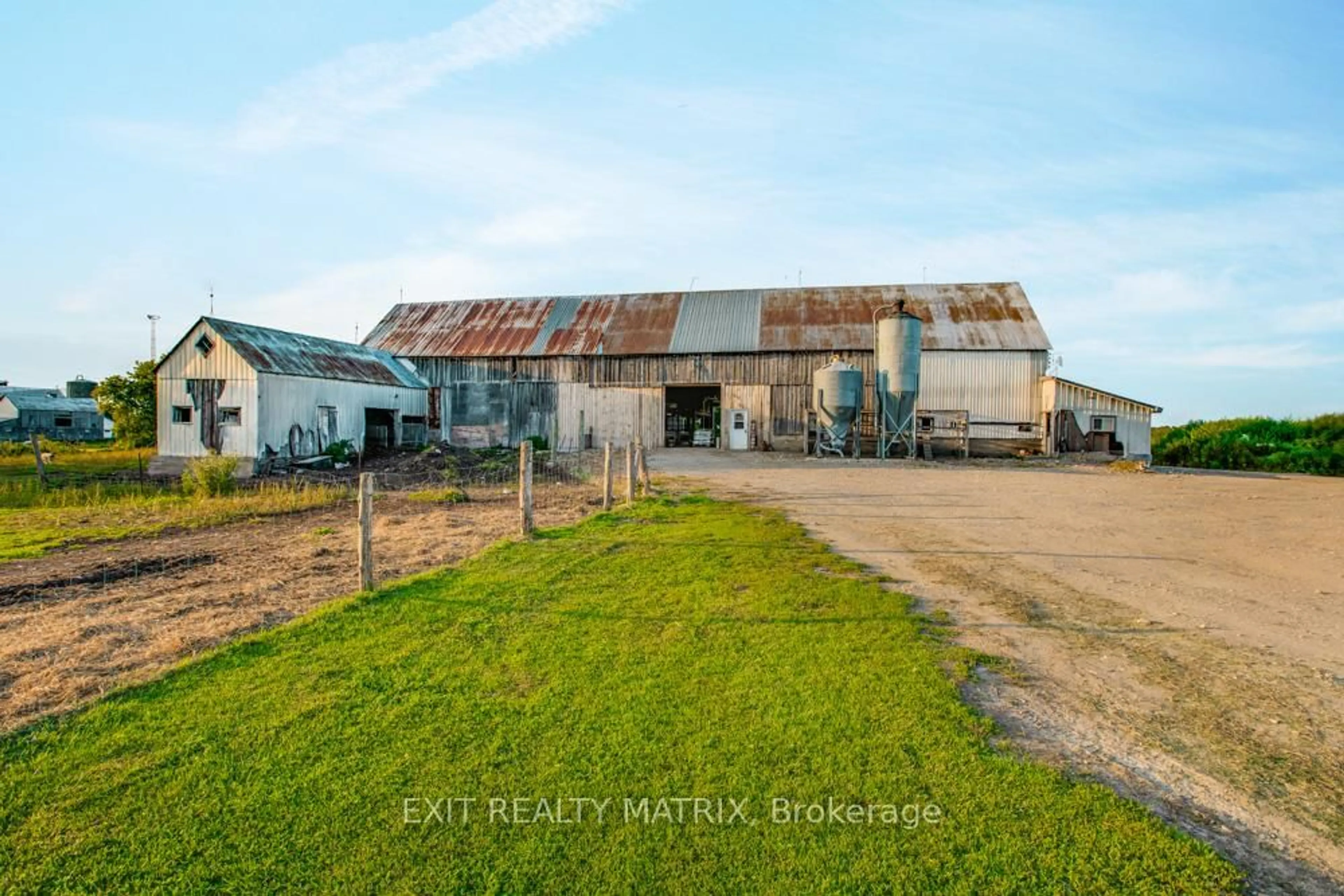 A pic from outside/outdoor area/front of a property/back of a property/a pic from drone, building for 3225 STARDALE Rd, Champlain Ontario K0B 1R0