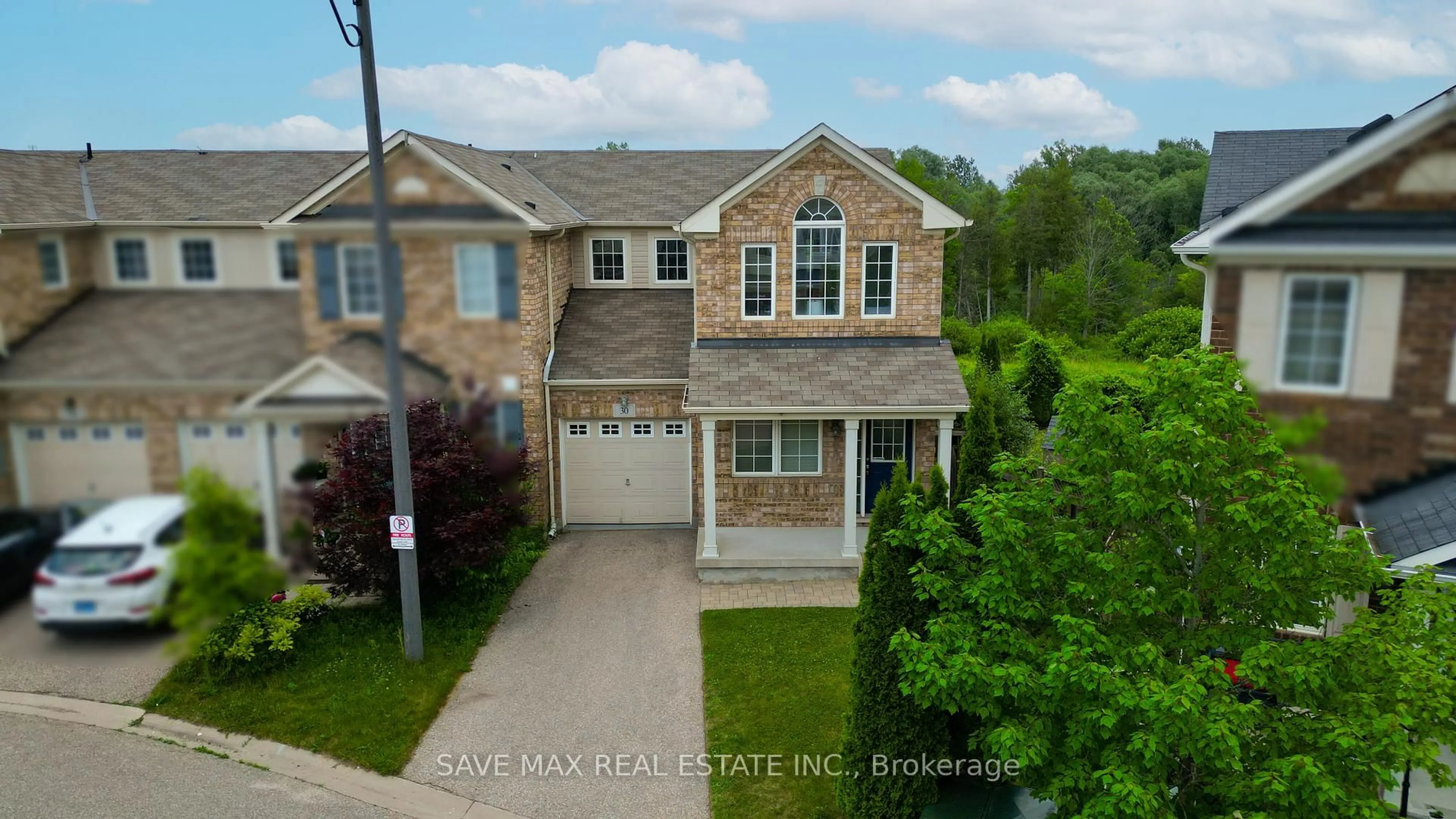 A pic from outside/outdoor area/front of a property/back of a property/a pic from drone, street for 30 Manhattan Circ, Cambridge Ontario N3C 0C4