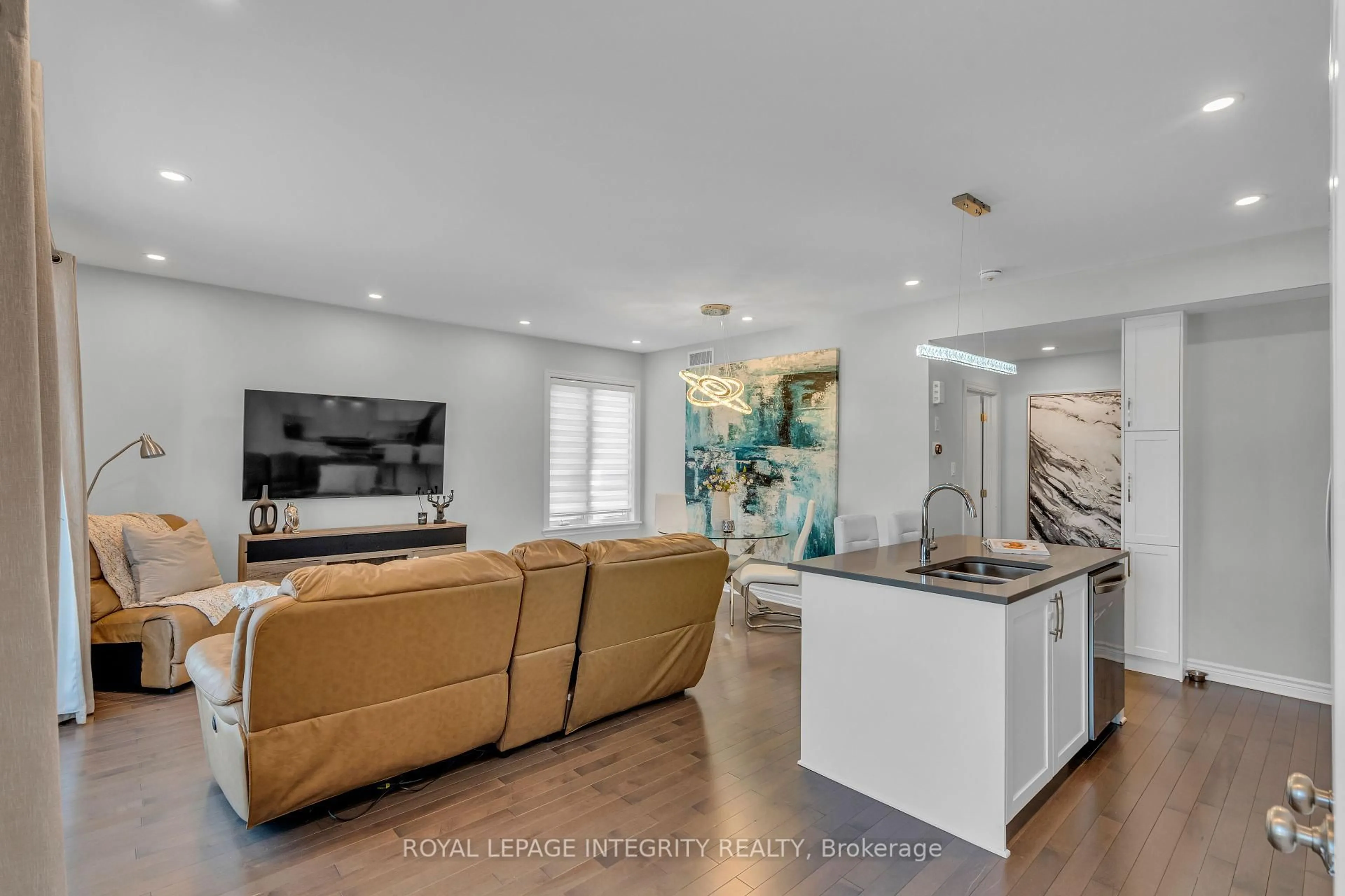 Open concept kitchen, ceramic/tile floor for 35 CARABINER Private, Ottawa Ontario K1W 0L7