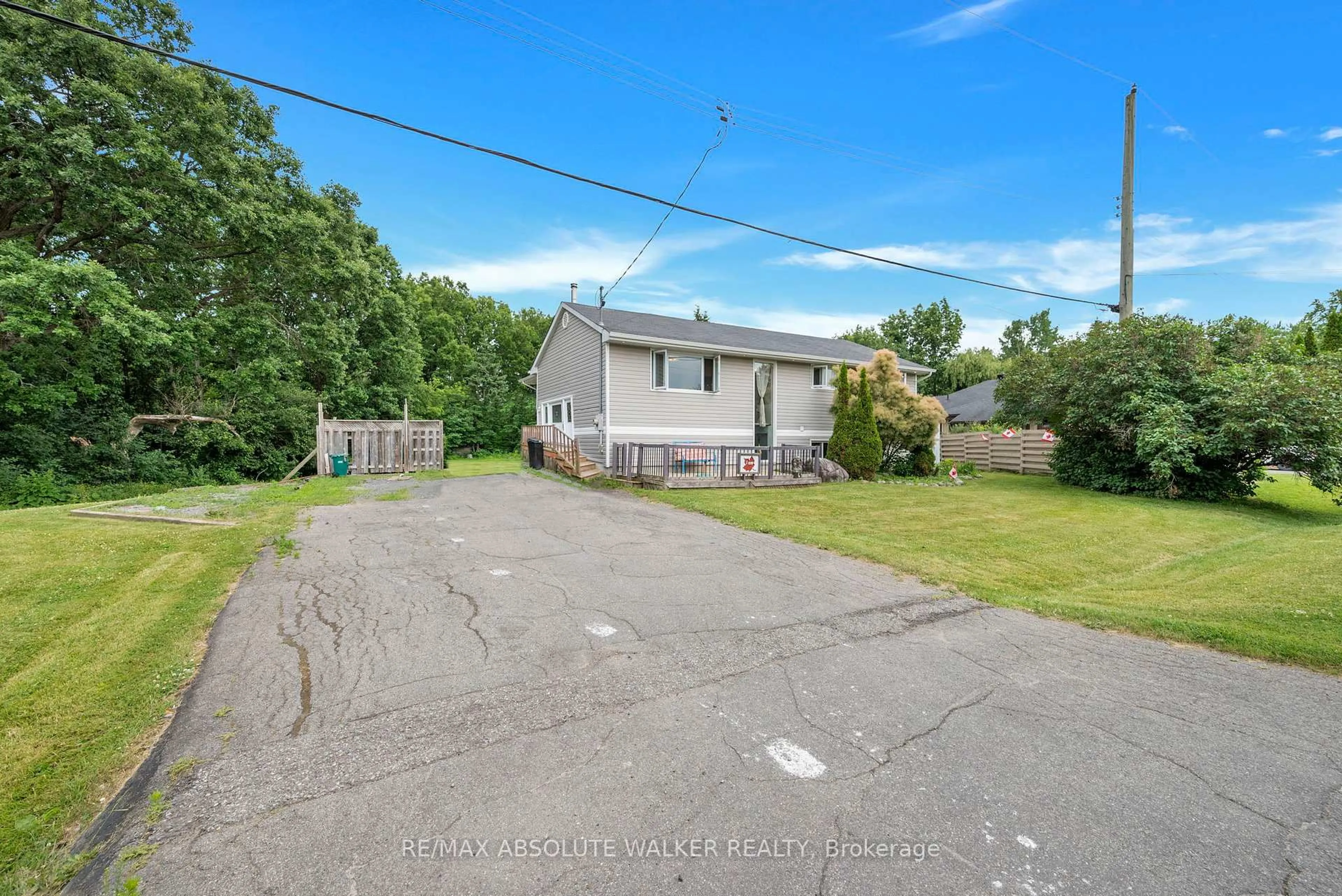 A pic from outside/outdoor area/front of a property/back of a property/a pic from drone, street for 20 Musket Way, Richmond Ontario K0A 2Z0