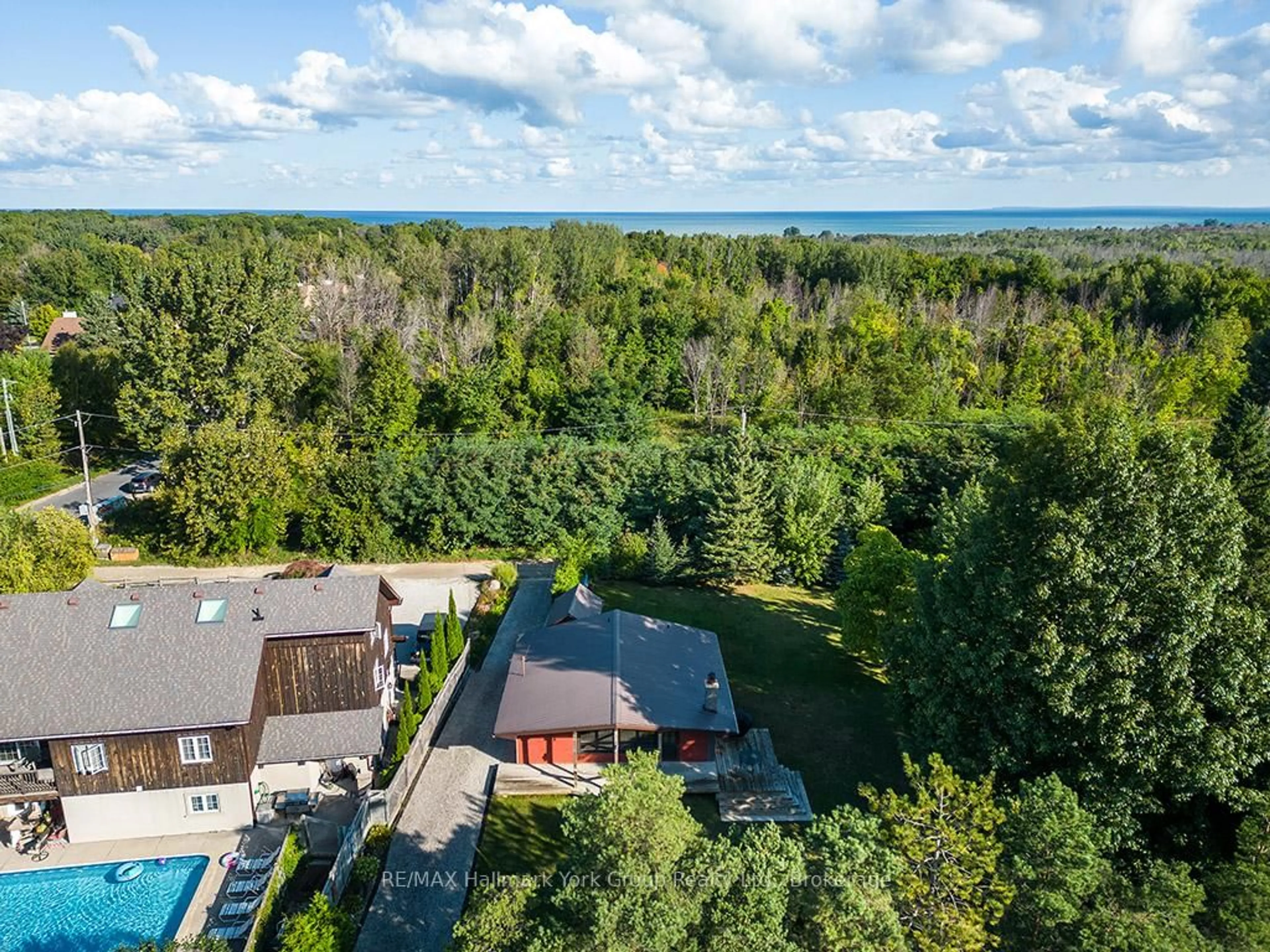 A pic from outside/outdoor area/front of a property/back of a property/a pic from drone, water/lake/river/ocean view for 104 Ridgeview Dr, Blue Mountains Ontario L9Y 3Z2