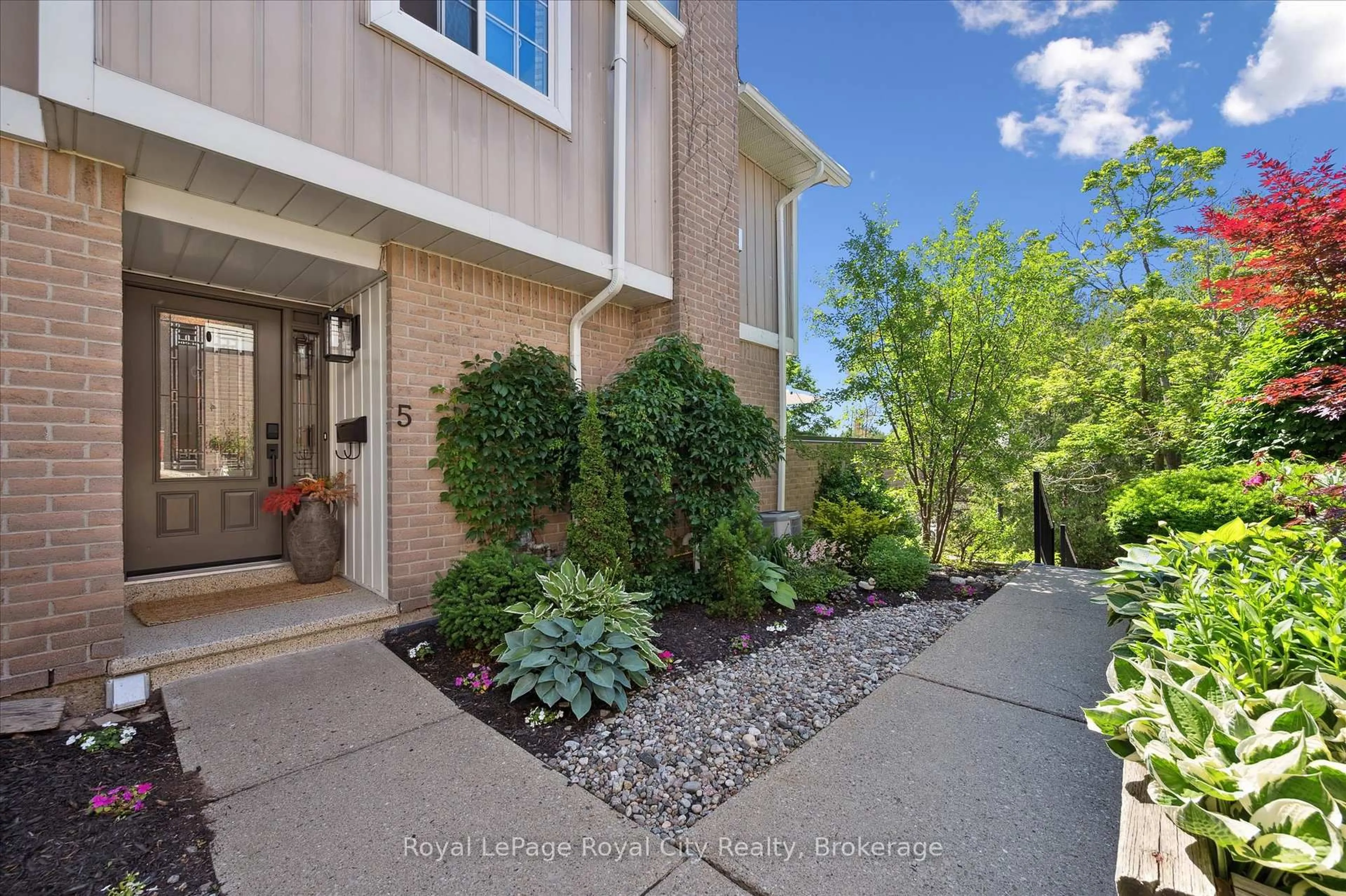 Unknown for 100 Woodlawn Rd #5, Guelph Ontario N1E 1B7