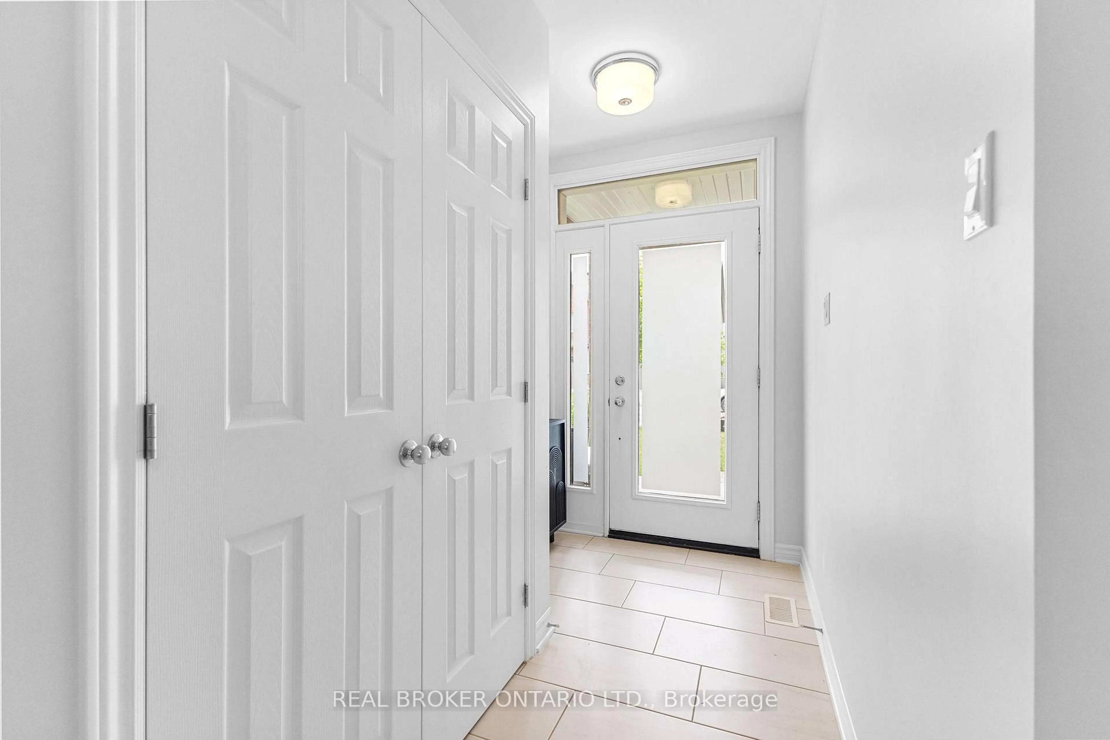 Indoor entryway for 86 Nepeta Cres, Ottawa Ontario K1T 0S6