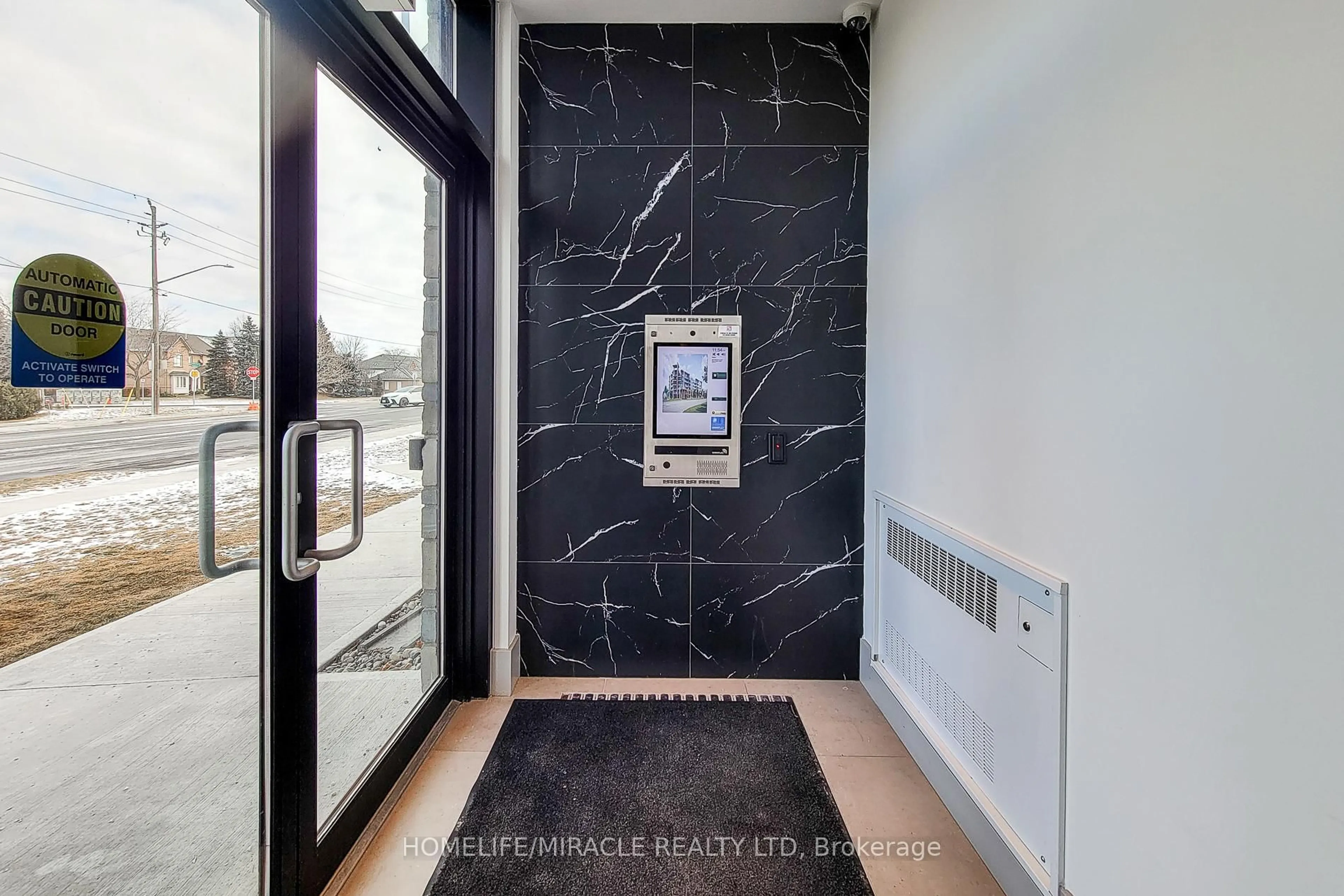 Indoor entryway for 600 North Service Rd #213, Hamilton Ontario L8E 0L2