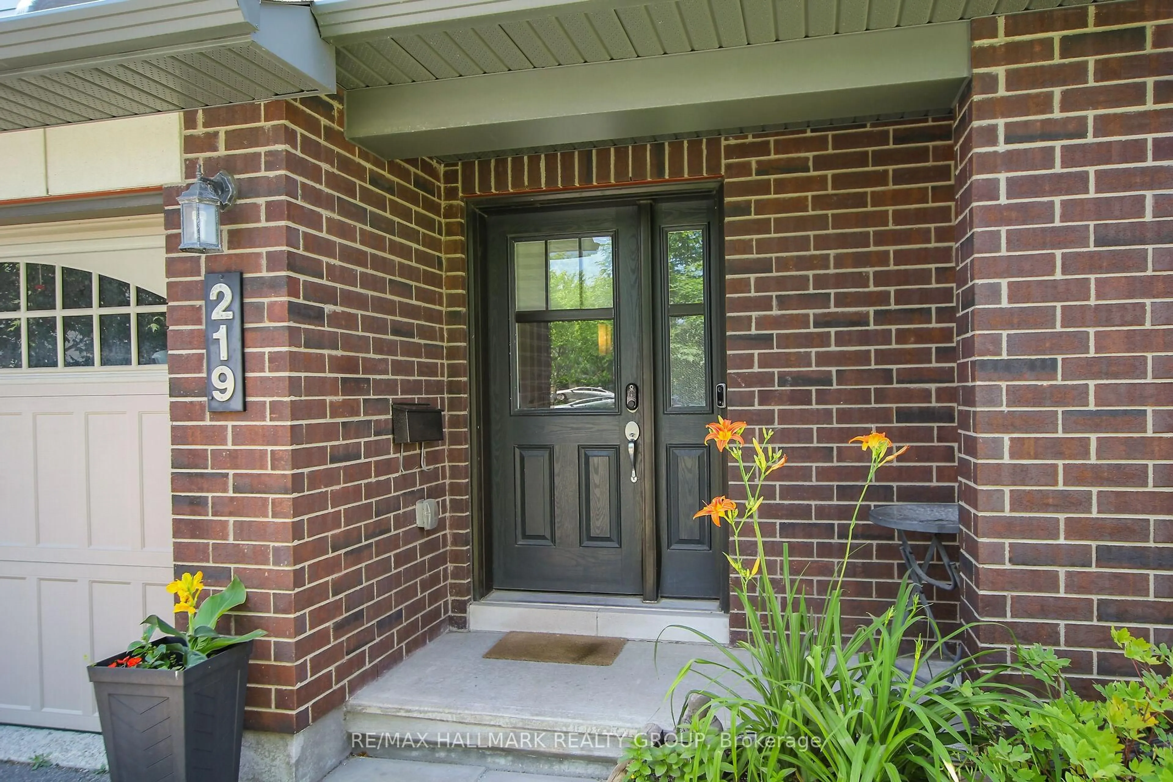Indoor entryway for 219 Mancini Way, Ottawa Ontario K2J 5X5