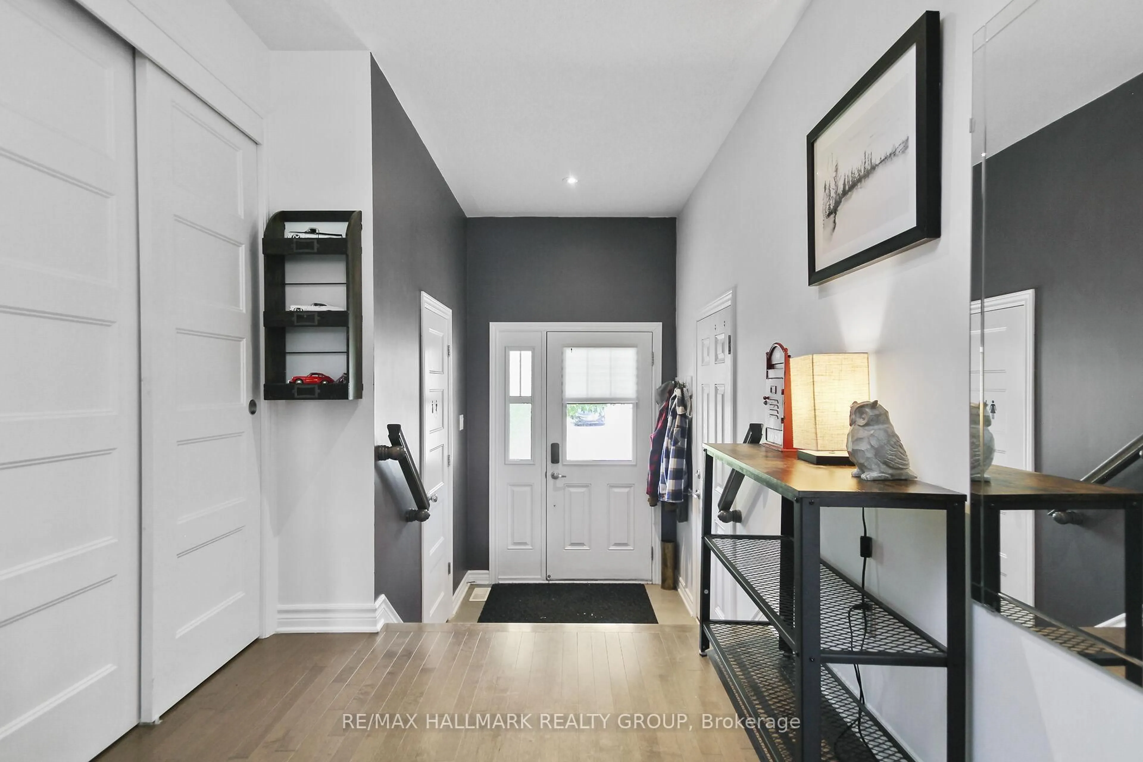 Indoor entryway for 219 Mancini Way, Ottawa Ontario K2J 5X5