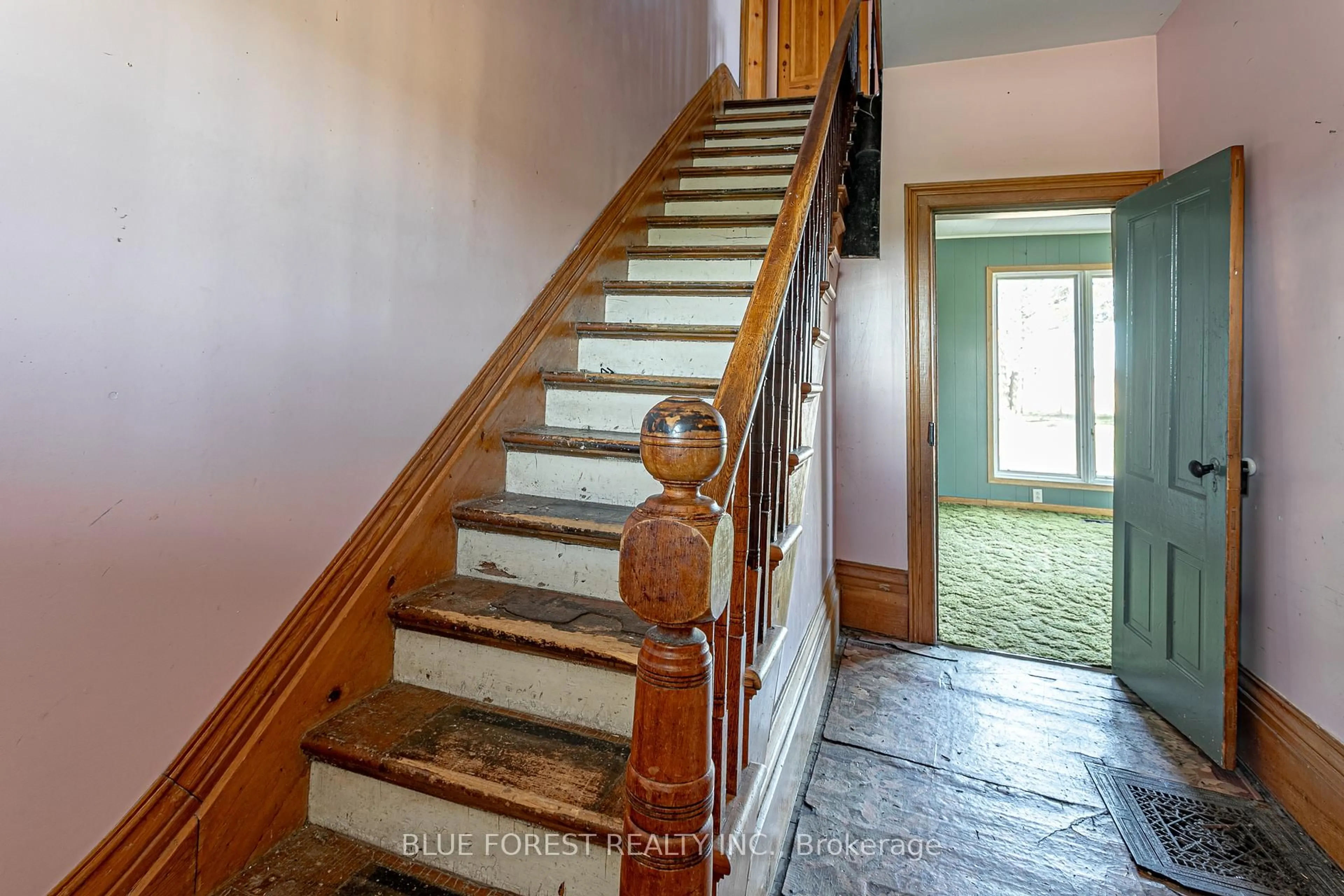 Stairs for 4391 Putnam Rd, Thames Centre Ontario N0L 1V0