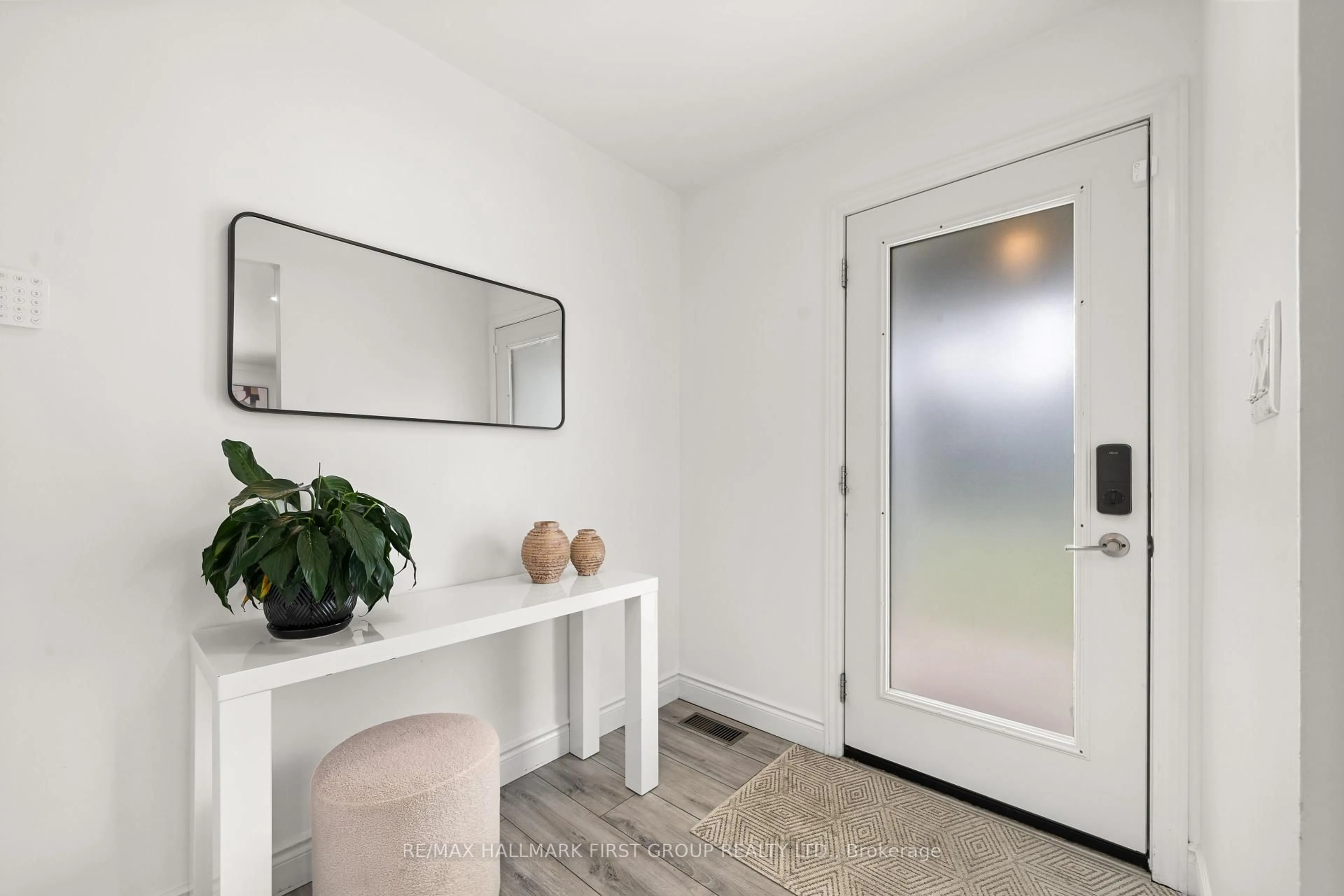 Indoor entryway for 6 Orchard Ave, Cobourg Ontario K9A 1S8