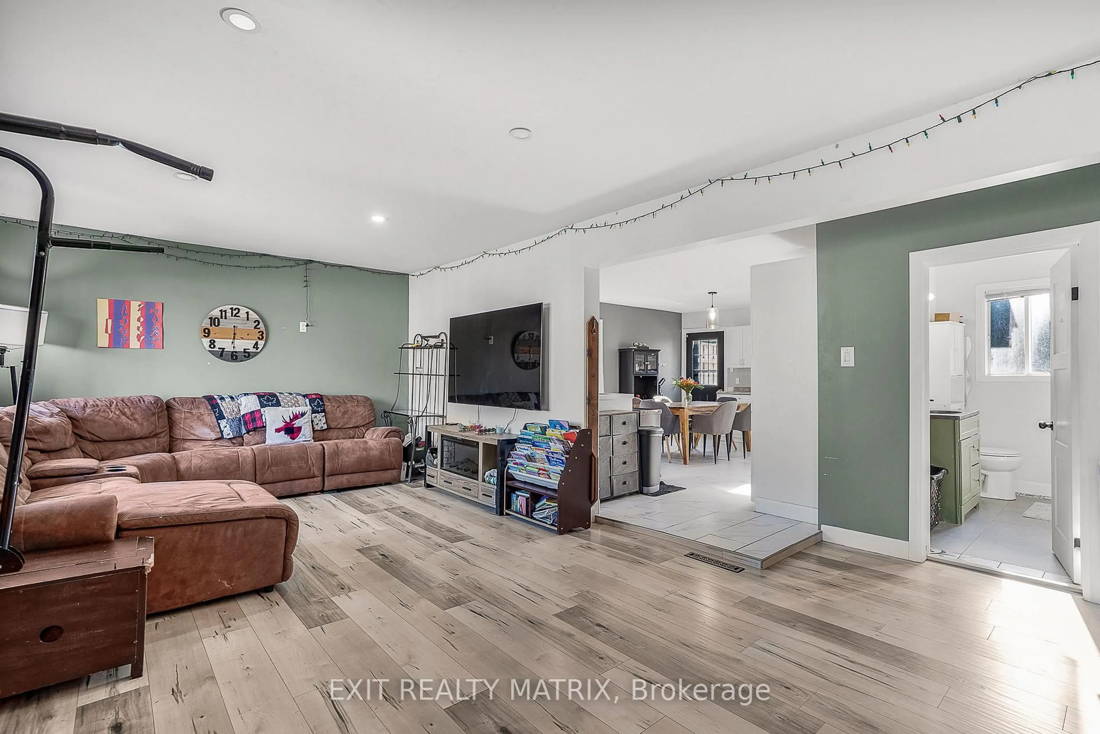 Living room with furniture, unknown for 386 Gordon St, Hawkesbury Ontario K6A 1S7