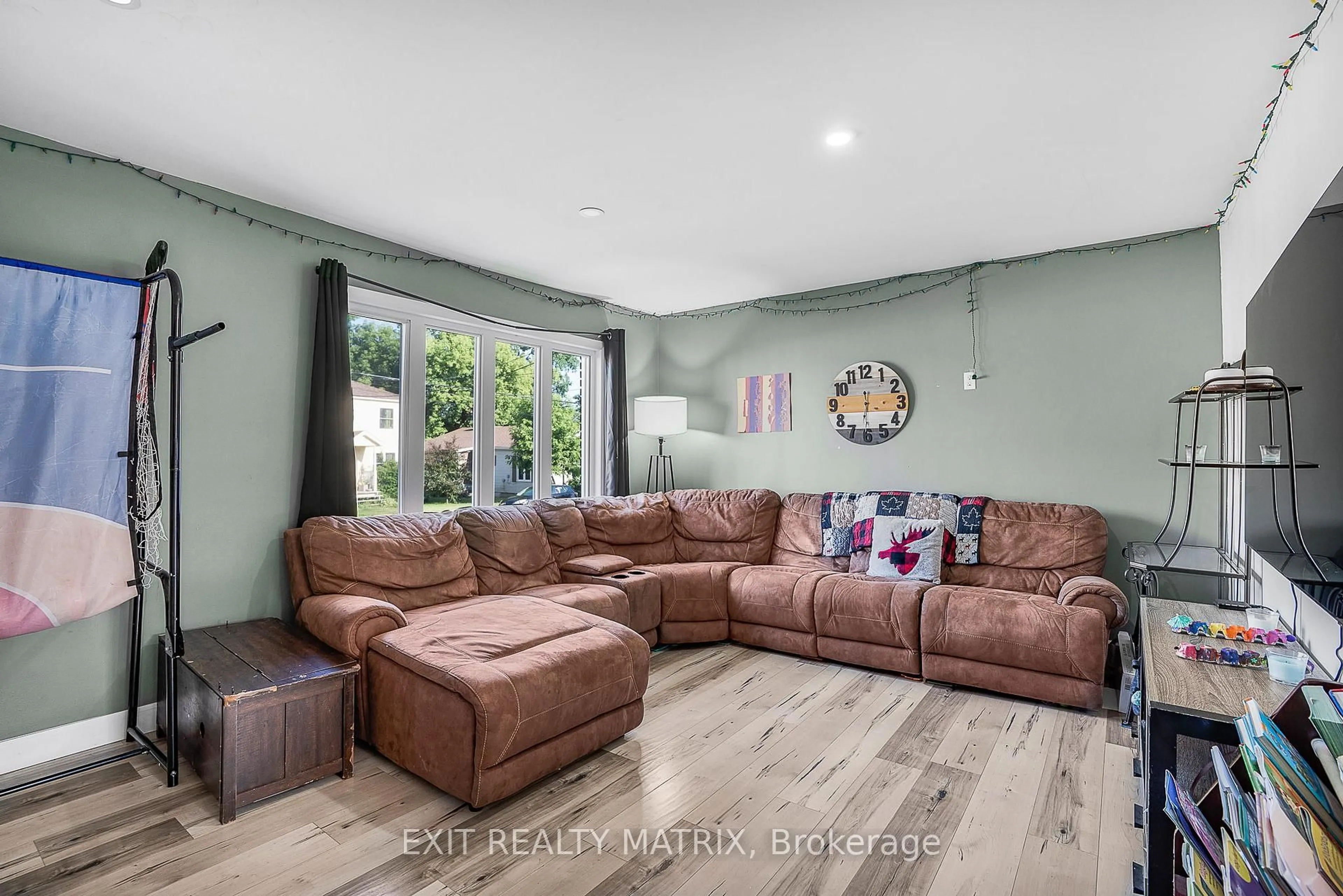 Living room with furniture, unknown for 386 Gordon St, Hawkesbury Ontario K6A 1S7