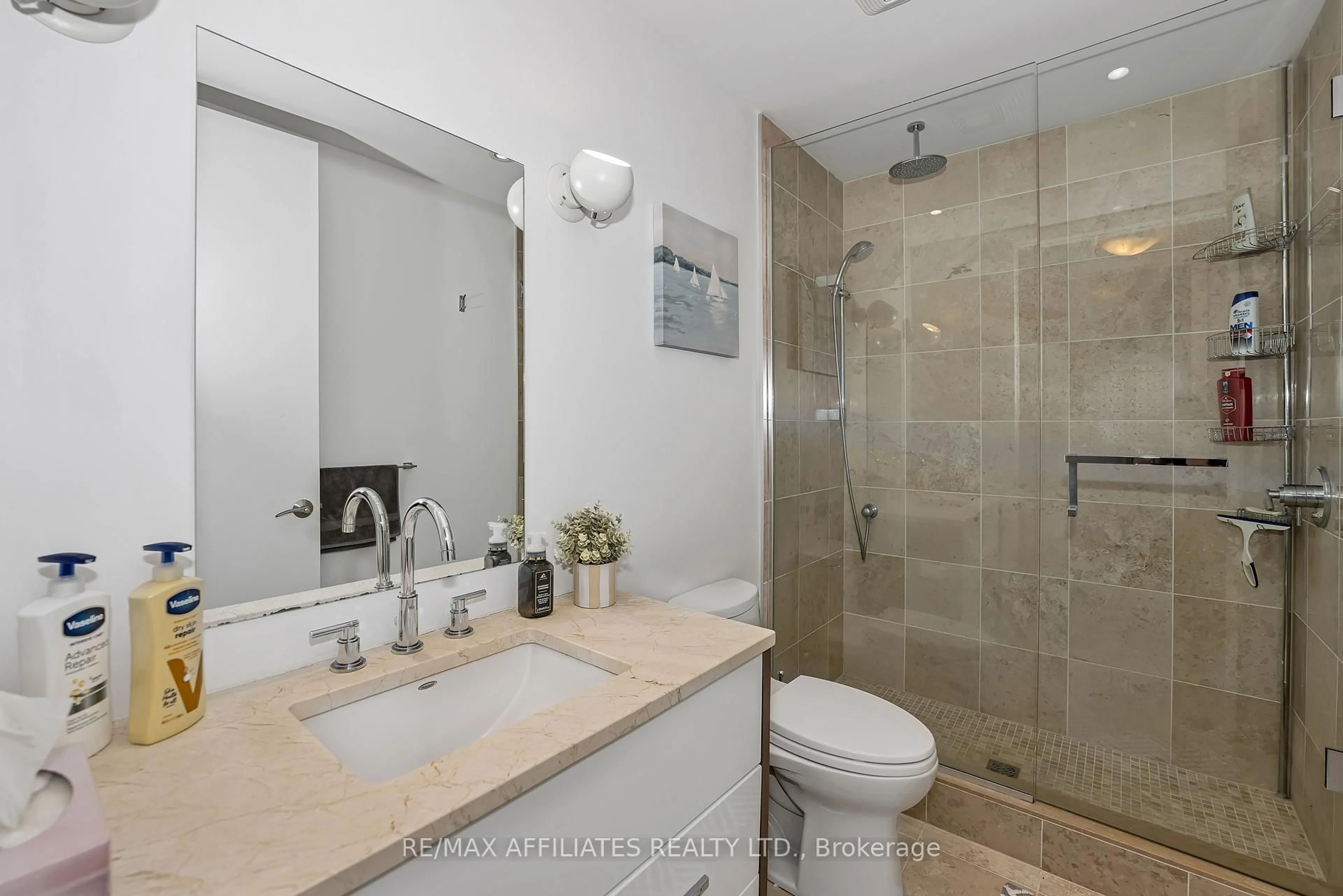 Standard bathroom, ceramic/tile floor for 111 Champagne Ave #1807, Ottawa Ontario K1S 5V3