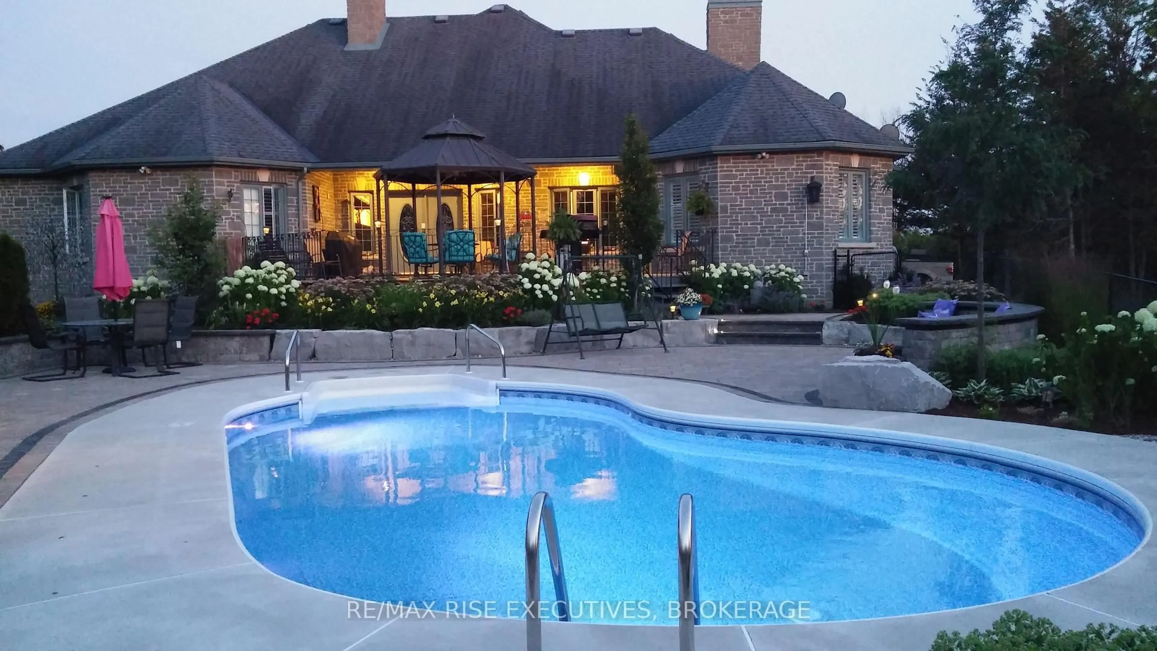Pool for 977 Sunnyside Rd, Kingston Ontario K7L 4V4