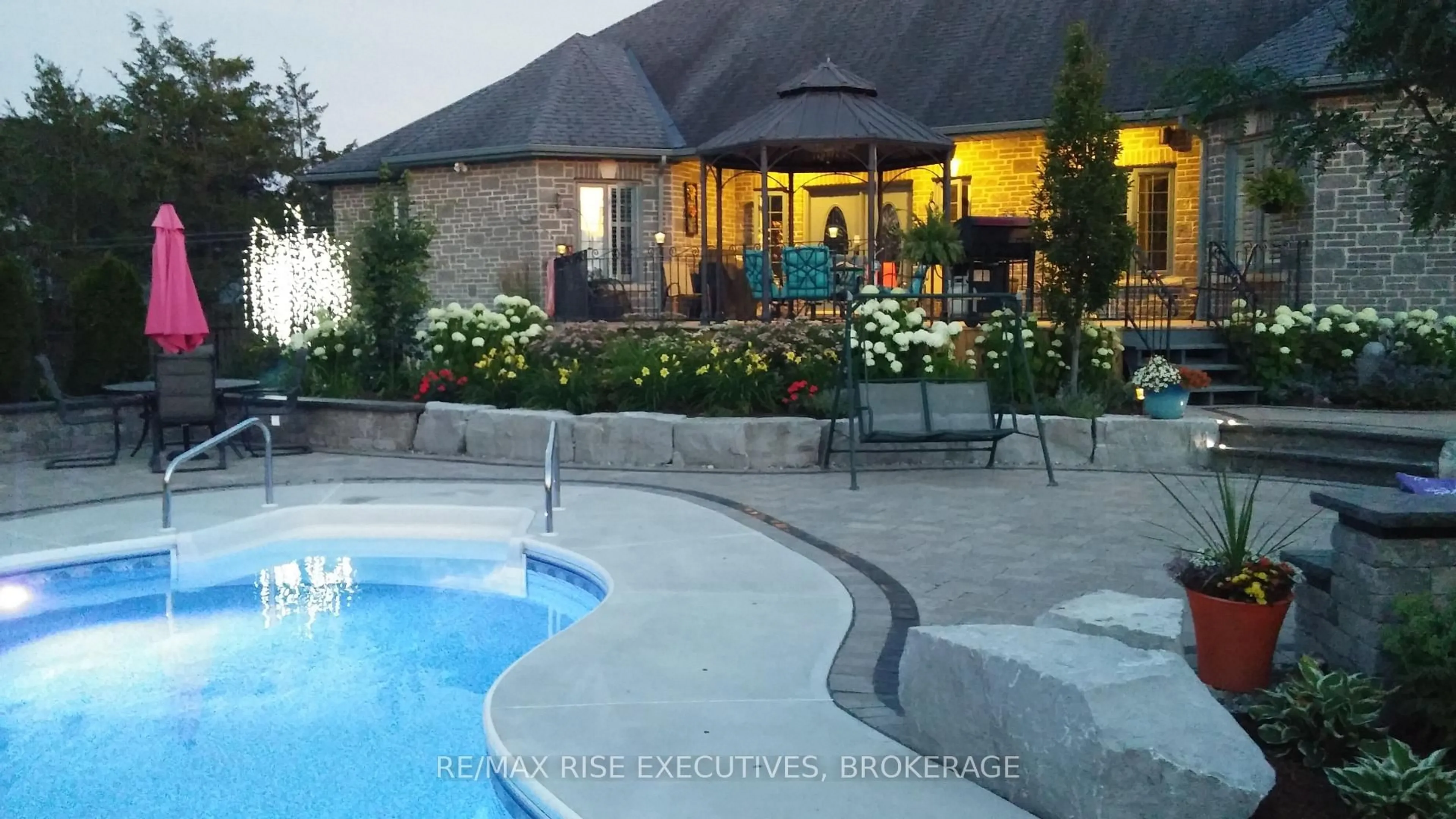 Pool for 977 Sunnyside Rd, Kingston Ontario K7L 4V4