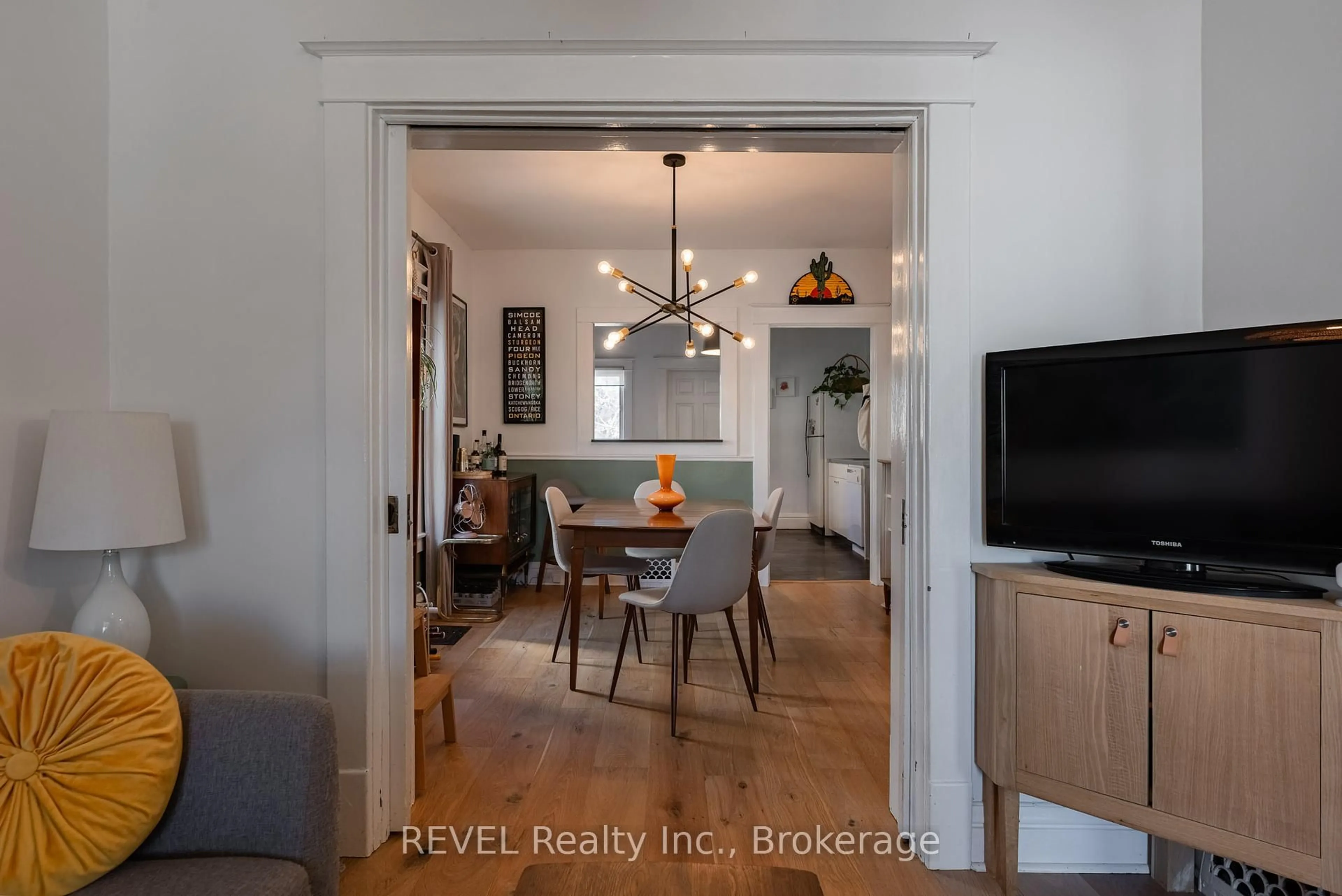 Dining room, unknown for 48 1/2 Wellington St, St. Catharines Ontario L2R 5R1