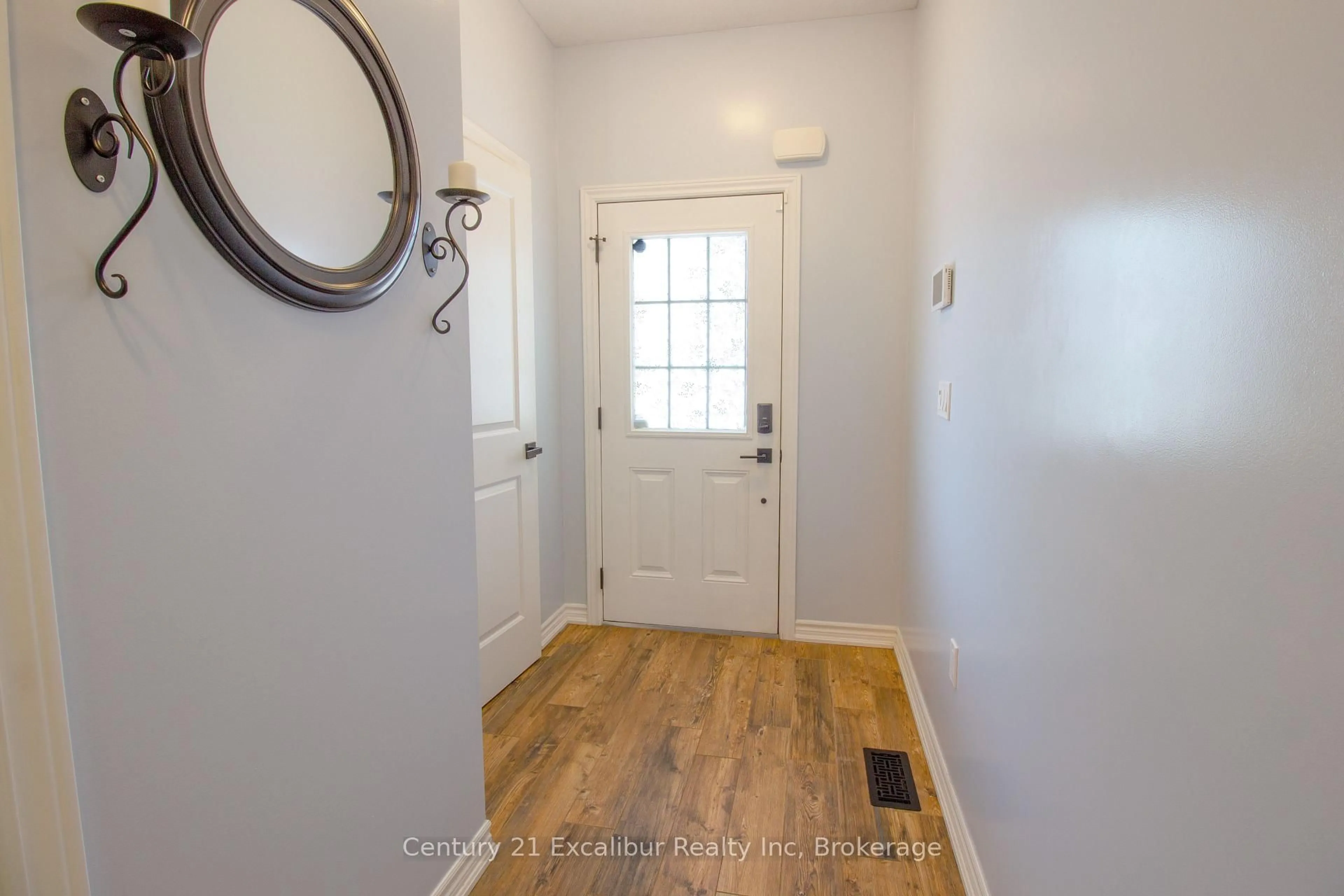 Indoor entryway for 87 Goodall Crt, Centre Wellington Ontario N1M 0C8