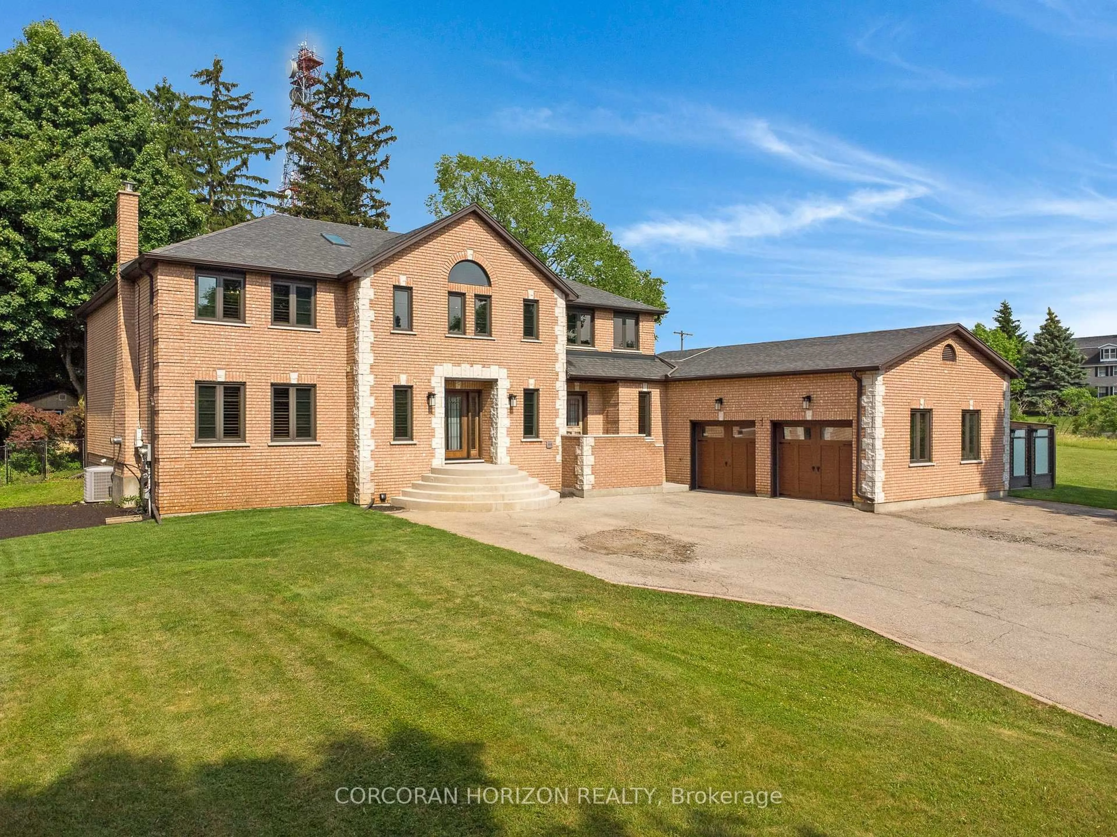 A pic from outside/outdoor area/front of a property/back of a property/a pic from drone, unknown for 422 Pinnacle Dr, Kitchener Ontario N2P 2P8