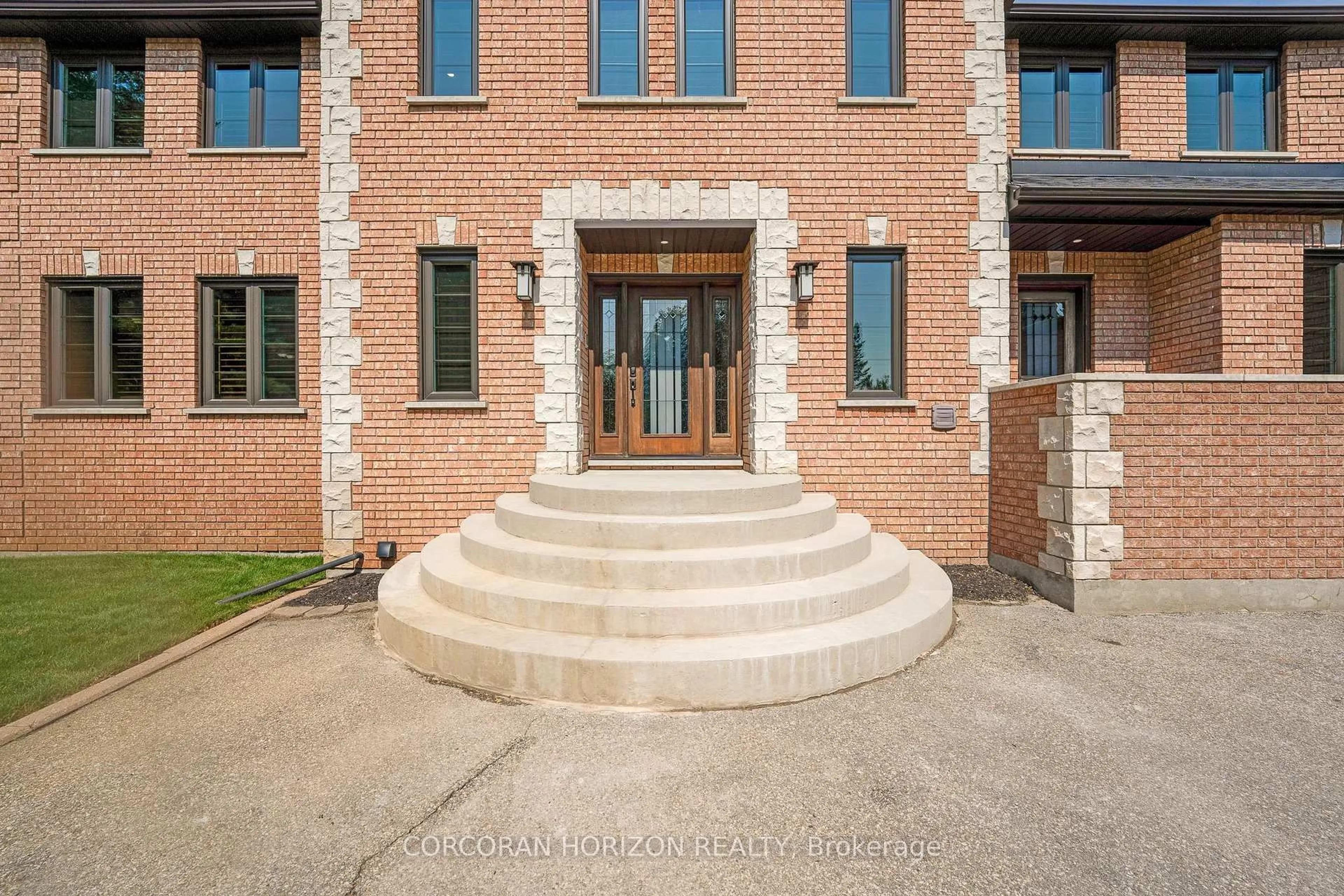 Home with brick exterior material, building for 422 Pinnacle Dr, Kitchener Ontario N2P 2P8