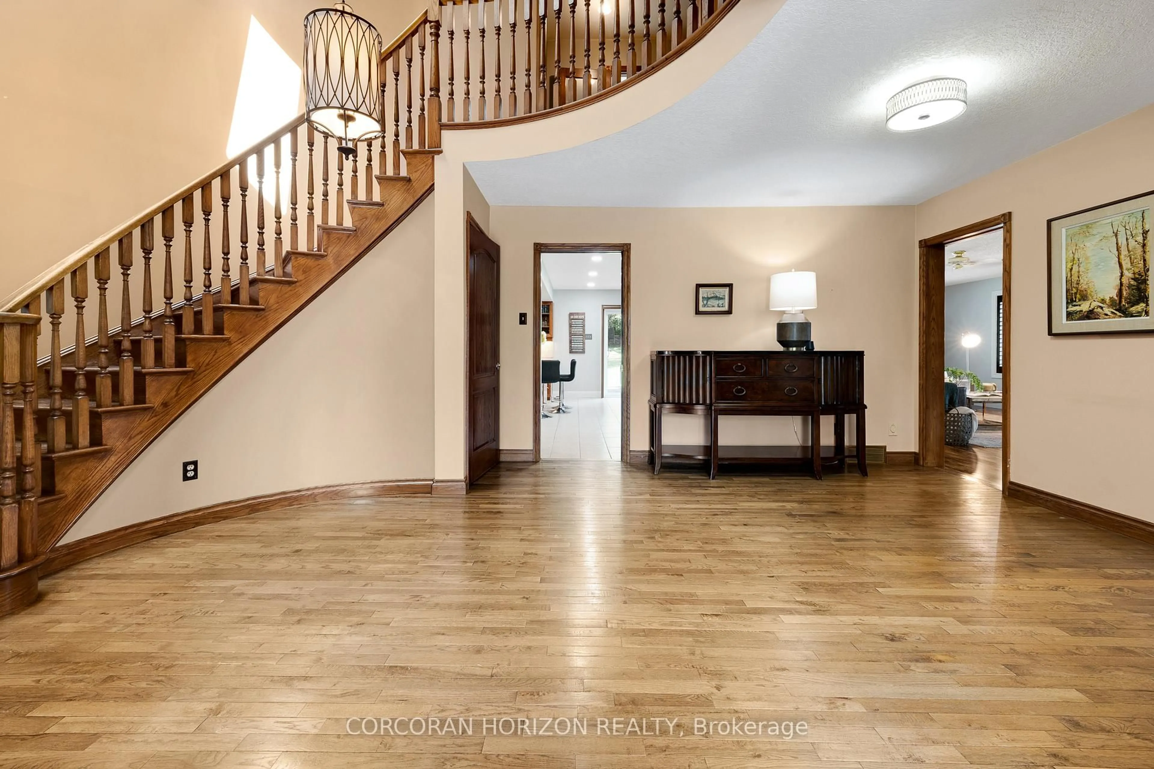 Indoor foyer for 422 Pinnacle Dr, Kitchener Ontario N2P 2P8
