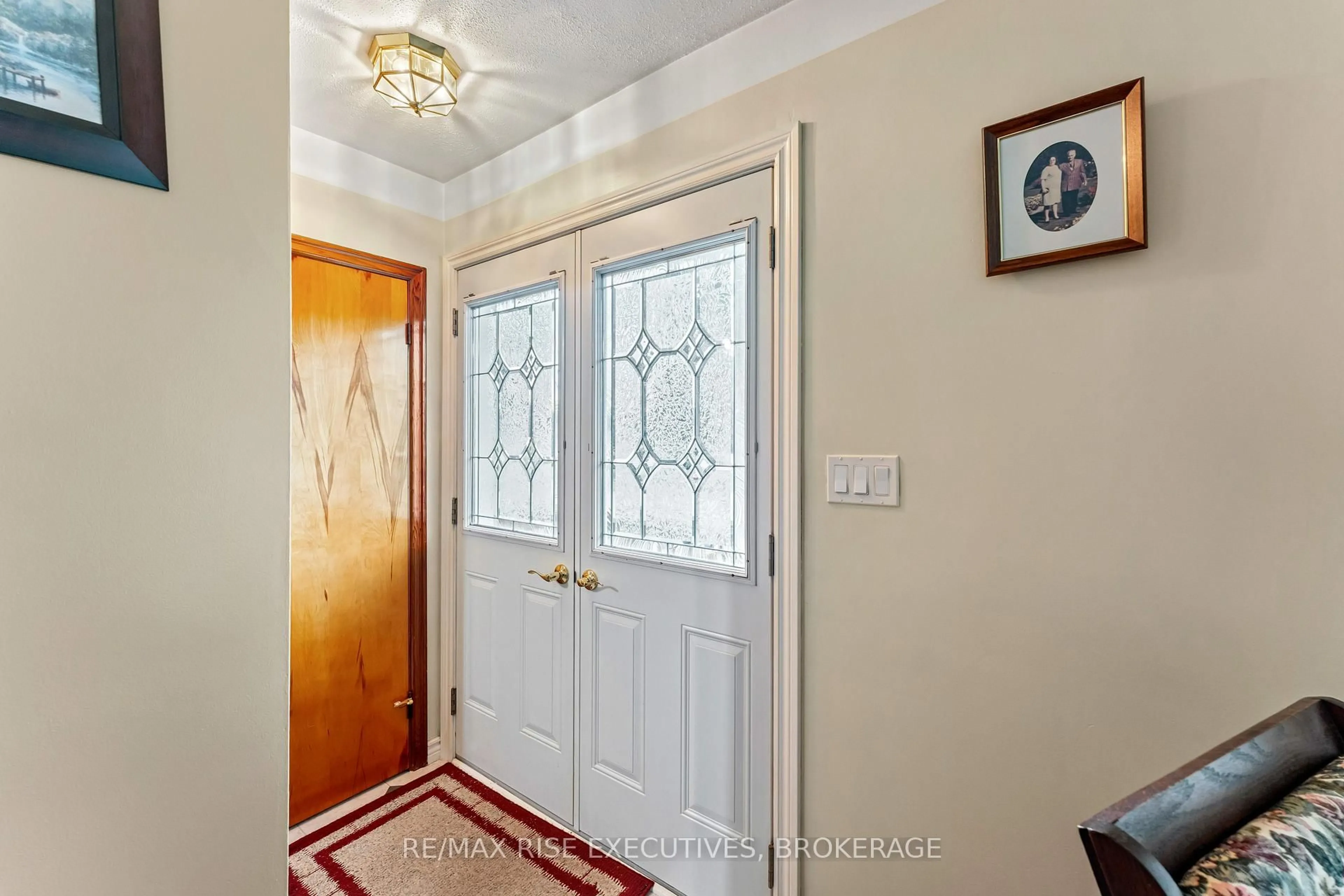 Indoor entryway for 9 Henry Cres, Loyalist Ontario K7N 1G3