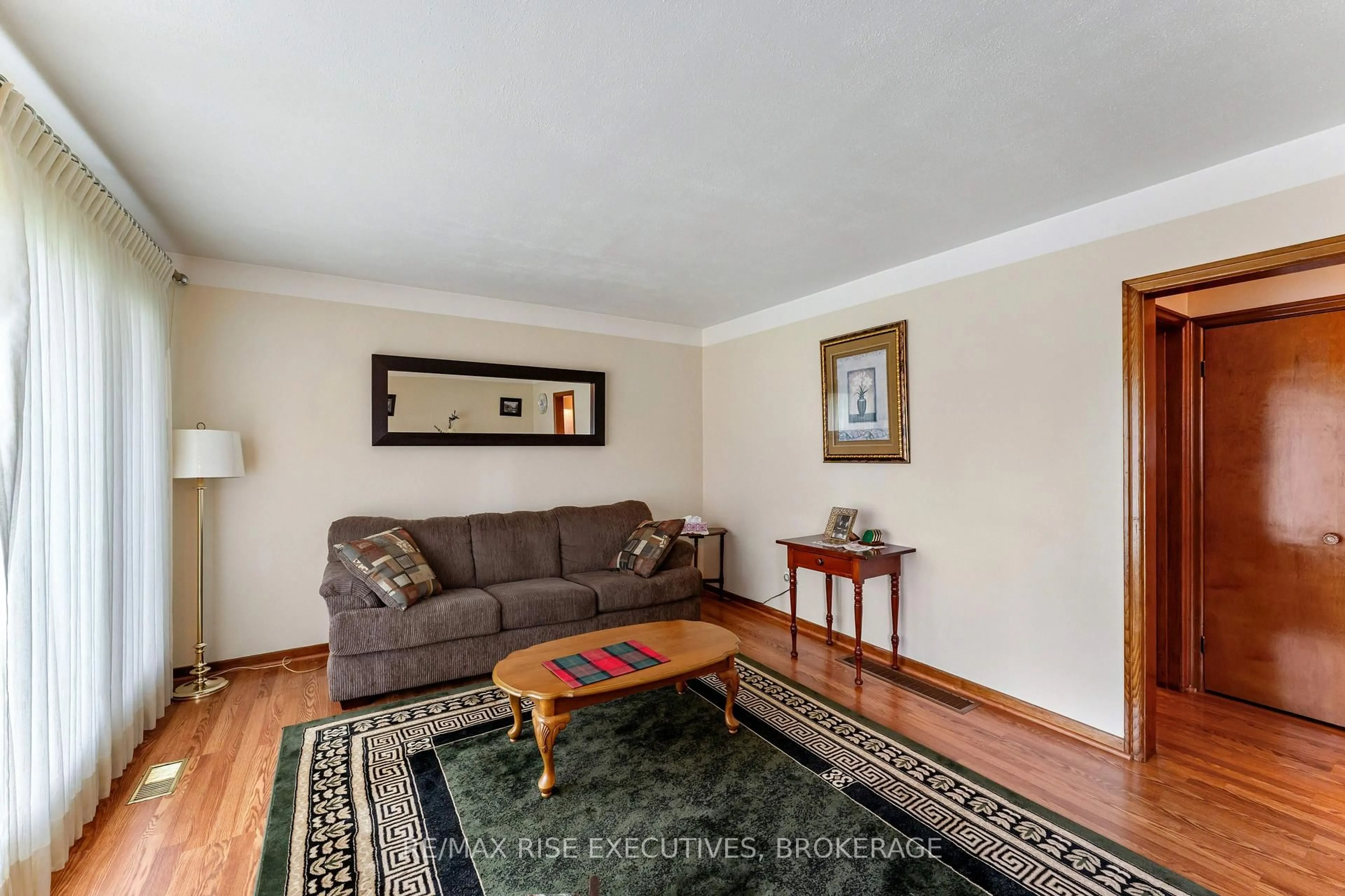 Living room with furniture, unknown for 9 Henry Cres, Loyalist Ontario K7N 1G3