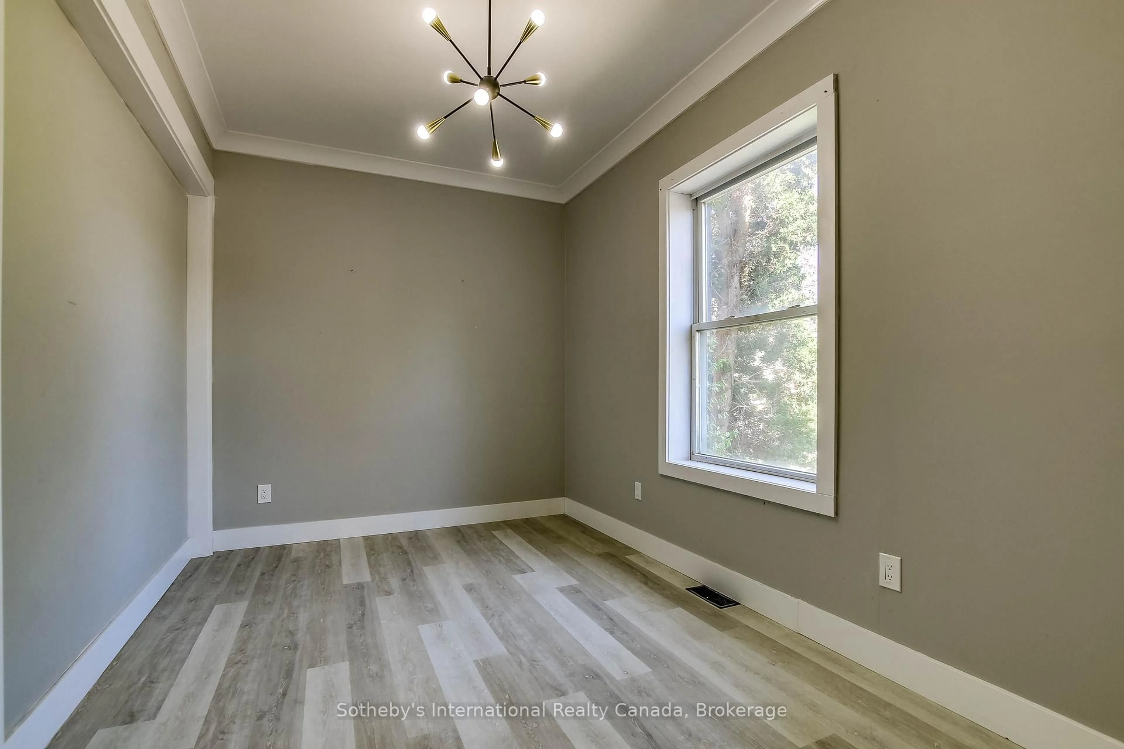 A pic of a room for 71 Briscoe St, London South Ontario N6C 1W8