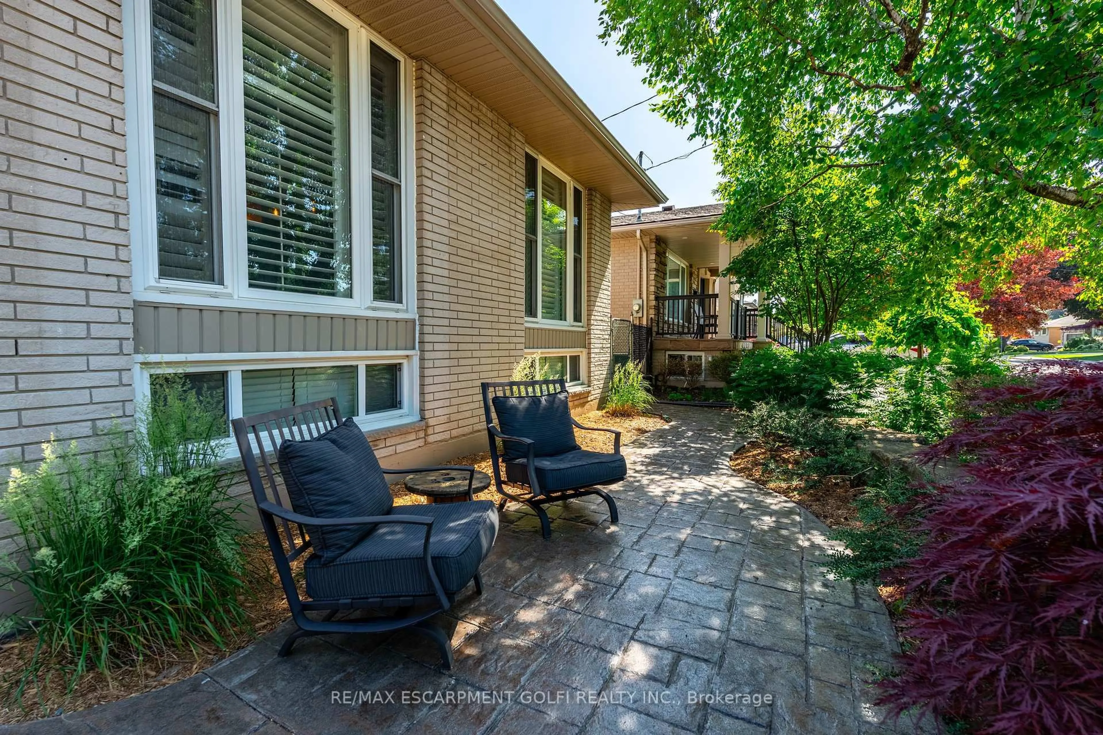 Patio, street for 31 Valecrest Ave, Hamilton Ontario L8T 1K7